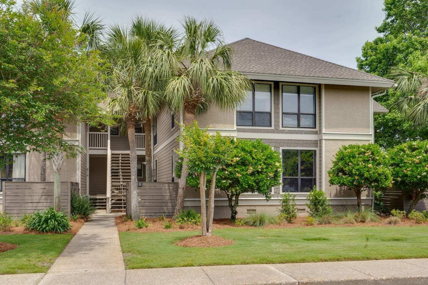 HARBOUR POINT CONDO - Residential