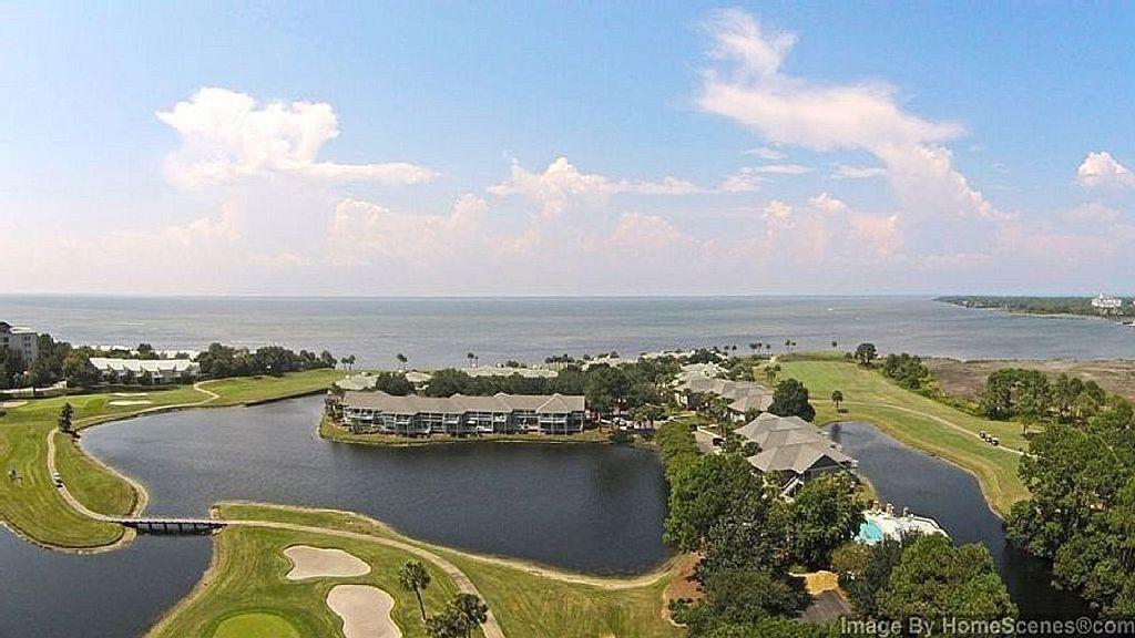 HARBOUR POINT CONDO - Residential