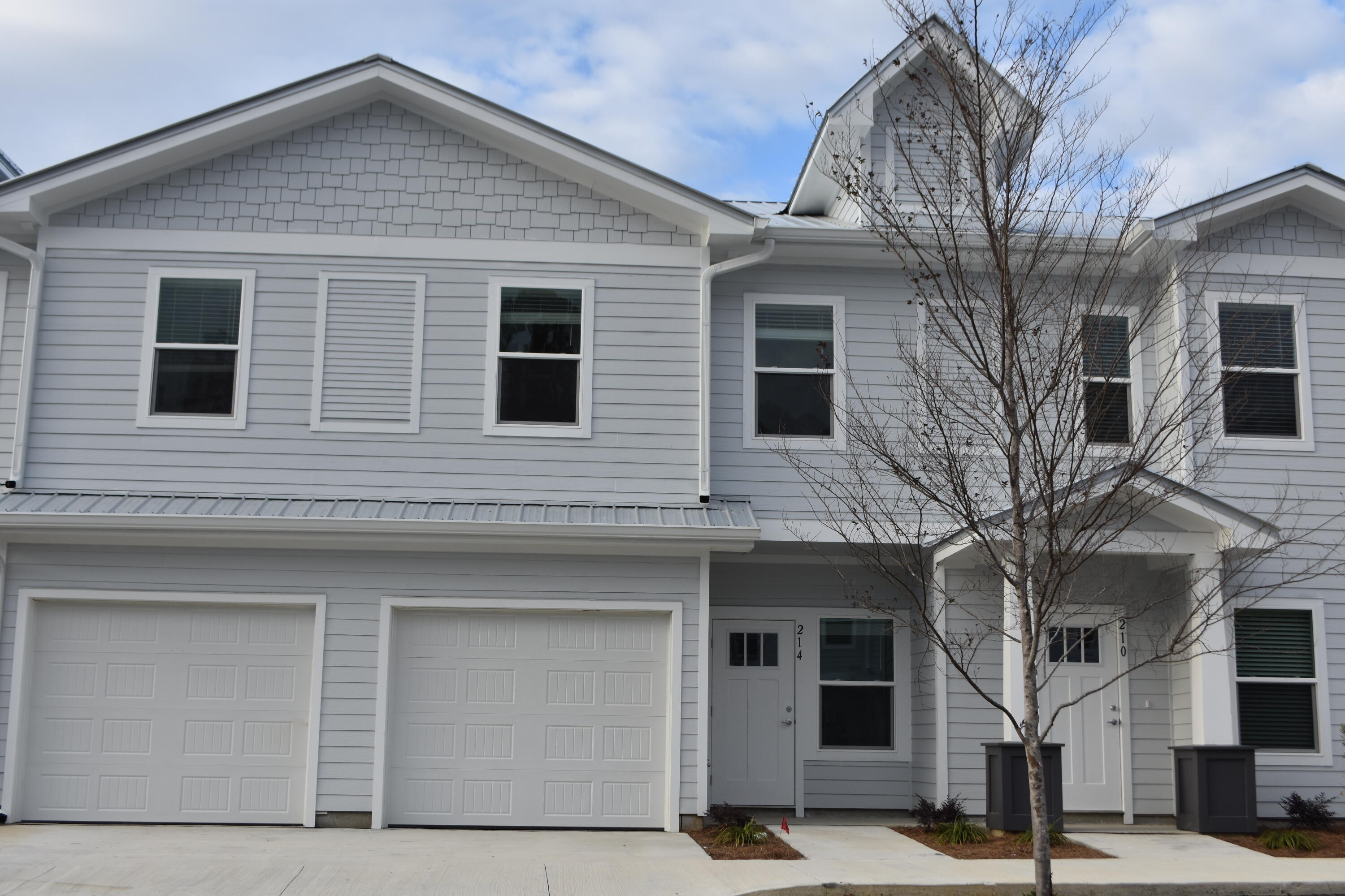 Like New three bedroom, two and one half bath townhouse with a garage. This Floor plan features 3BR / 2.5 BA with a total of 1485 sq.ft. plus a garage. Beautiful finishes including Quartz Countertops throughout, Stainless Steel Appliances and Luxury Vinyl Plank flooring.Bedrooms are located on the second floor. This unit features a seemless shower door in the primary bath. Screened Porch for enjoying the Florida sunshine. Verandas at Freeport offers a community pool, central mailbox, and centrally located in Freeport and Walton County.