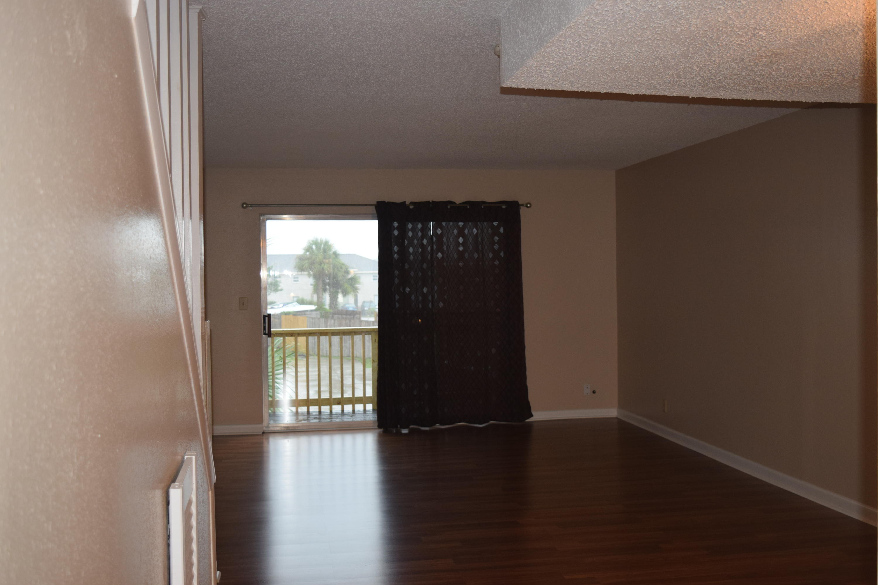 ISLANDWOOD COND - Residential