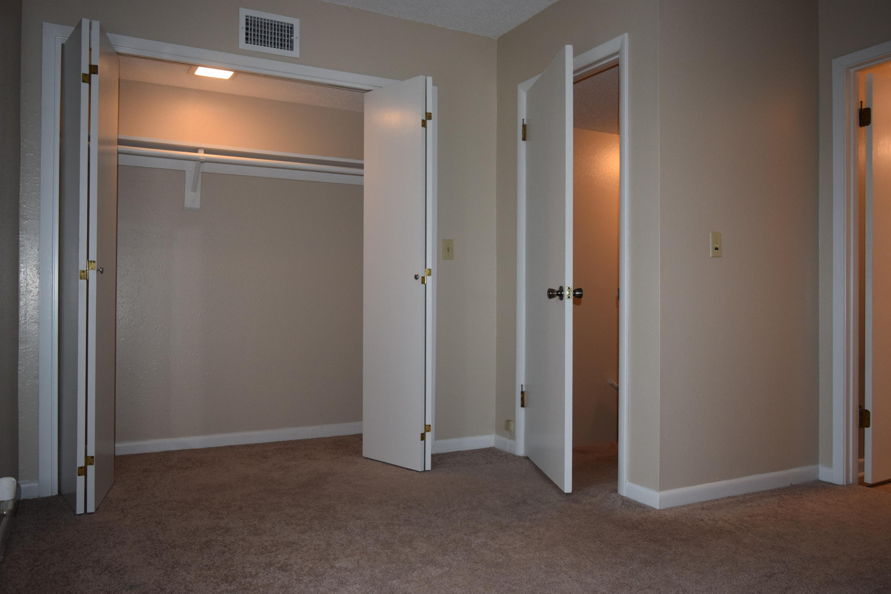 ISLANDWOOD COND - Residential