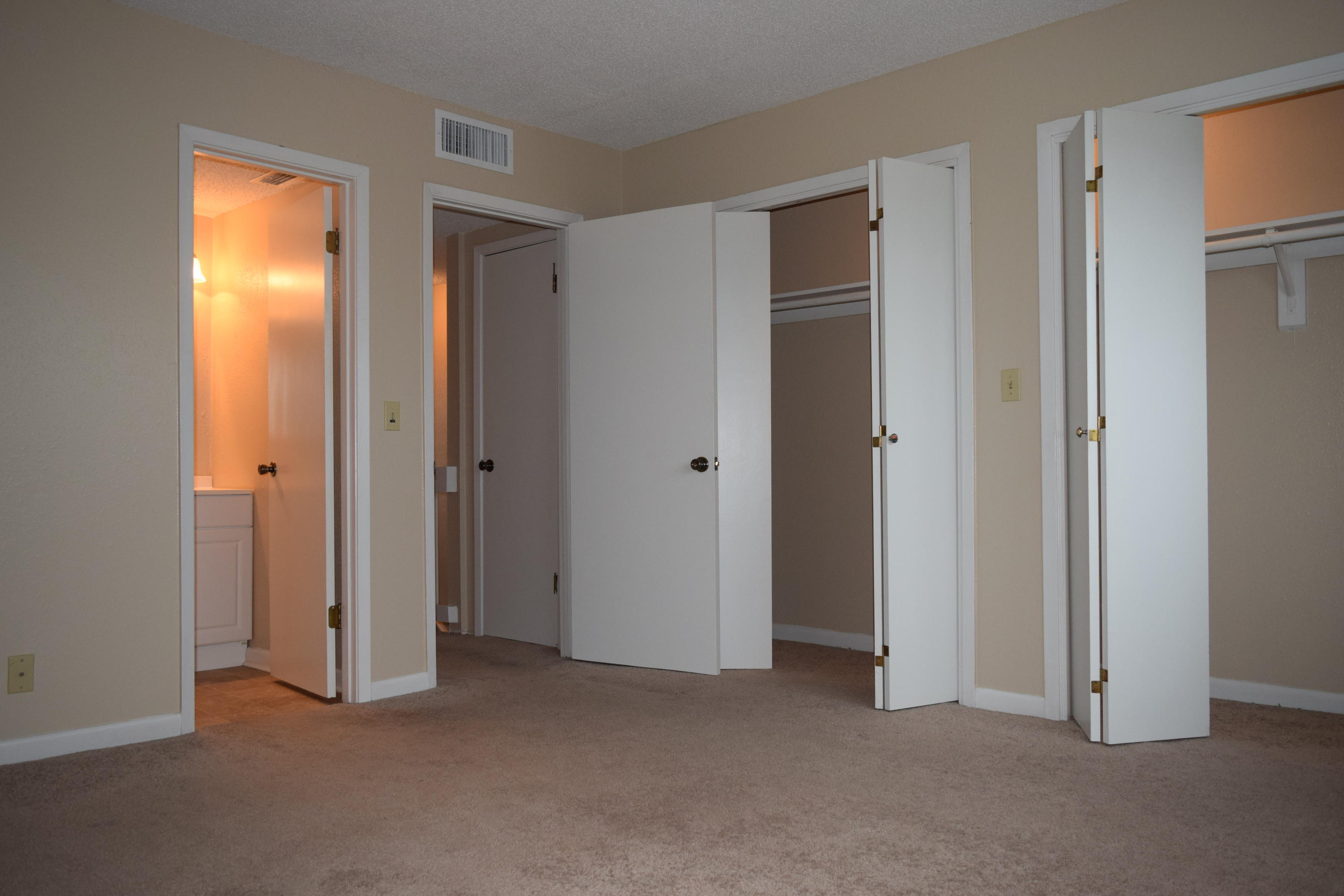 ISLANDWOOD COND - Residential