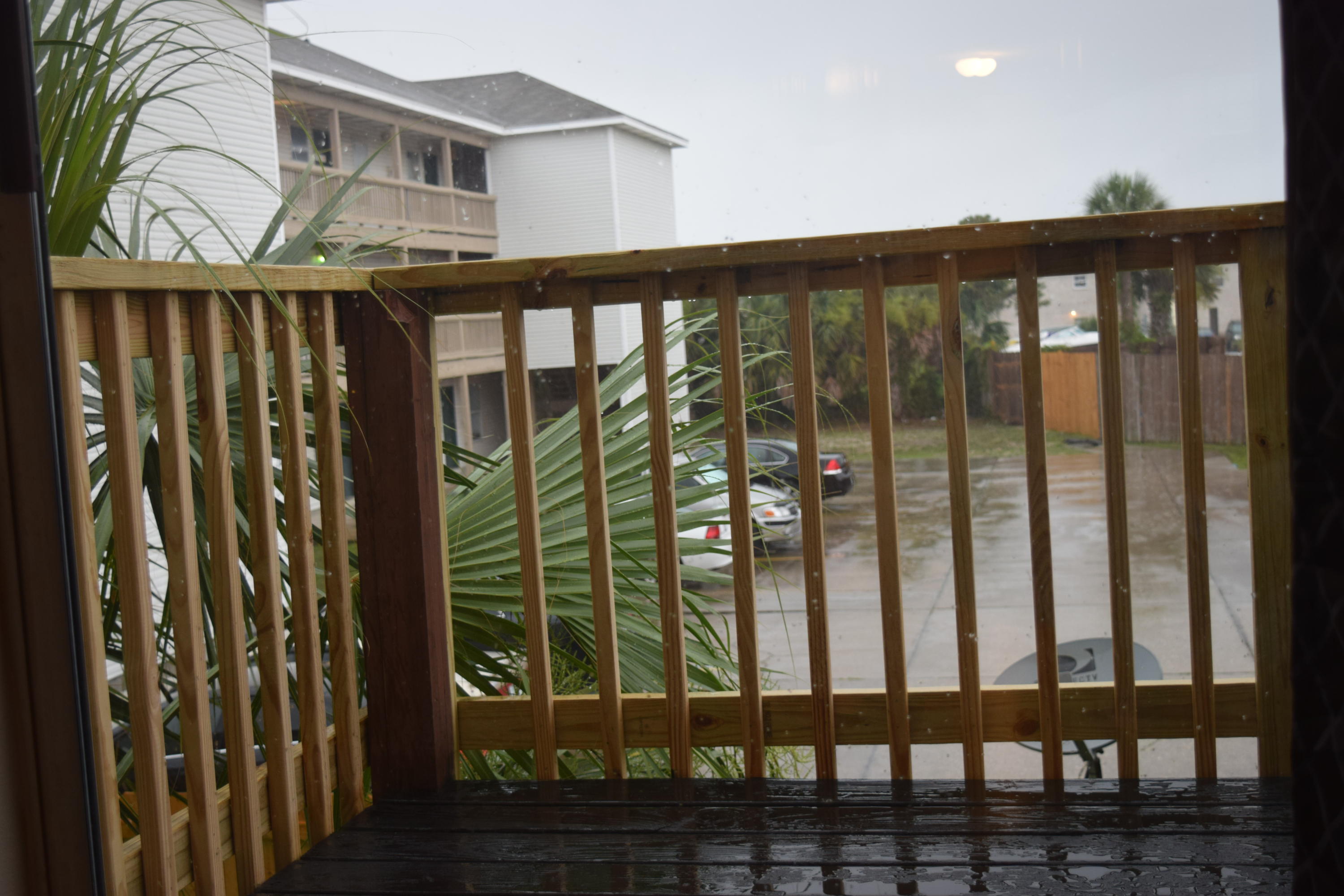 ISLANDWOOD COND - Residential