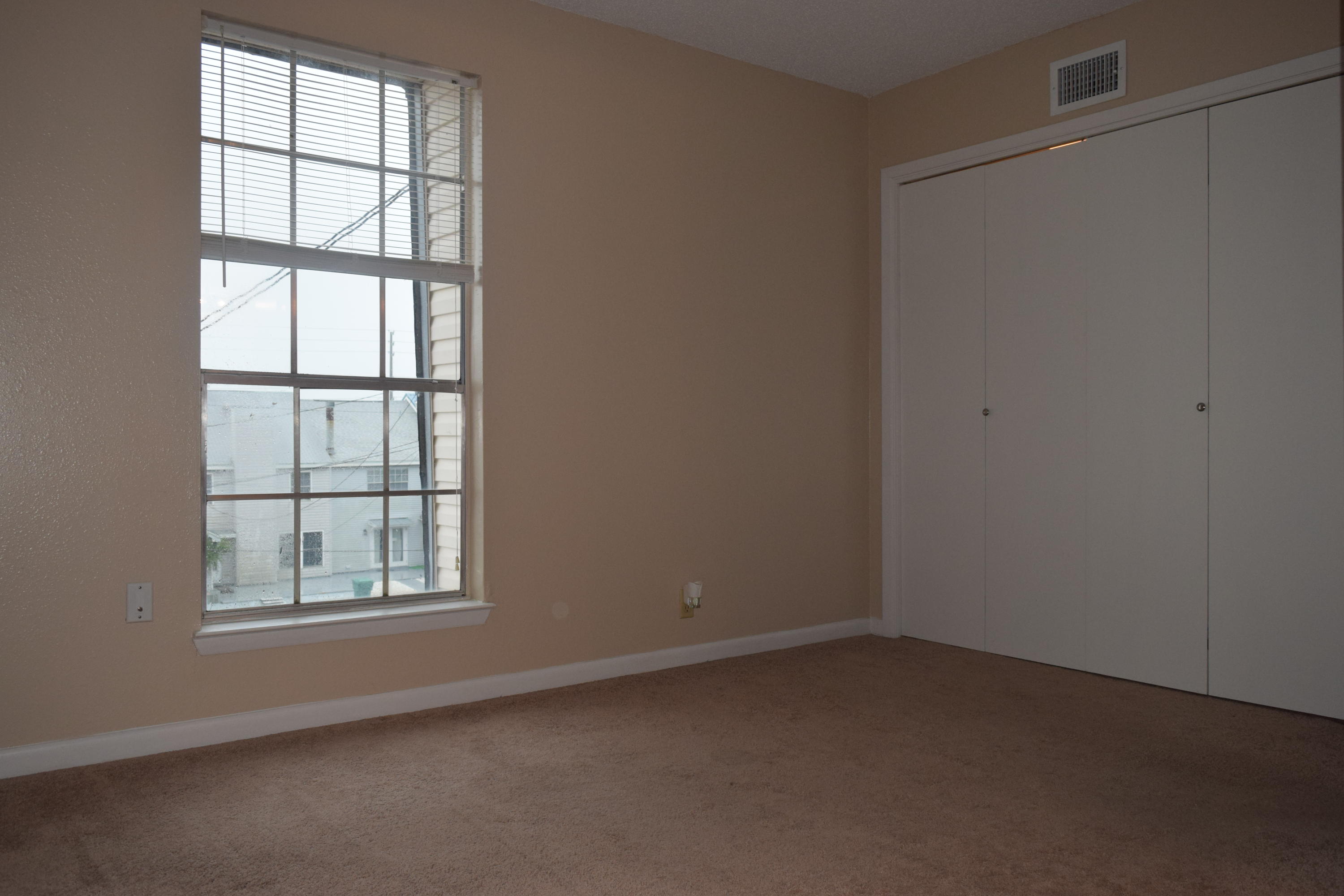 ISLANDWOOD COND - Residential