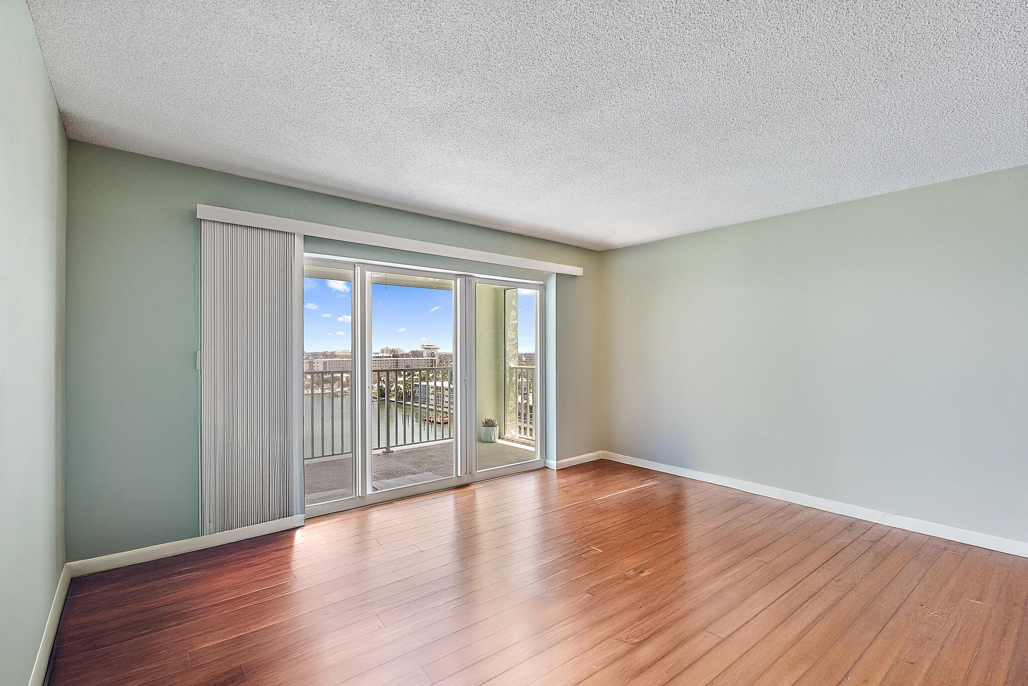 THREE PALMS POINTE CONDO - Residential