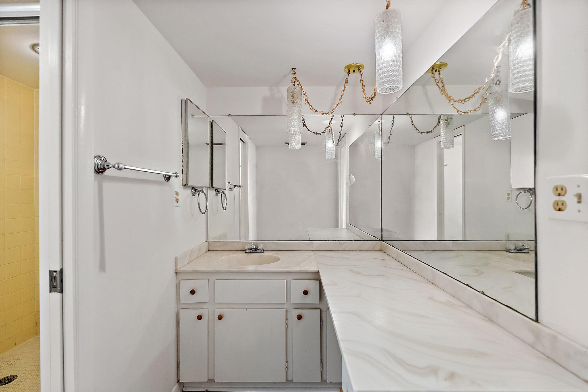 THREE PALMS POINTE CONDO - Residential