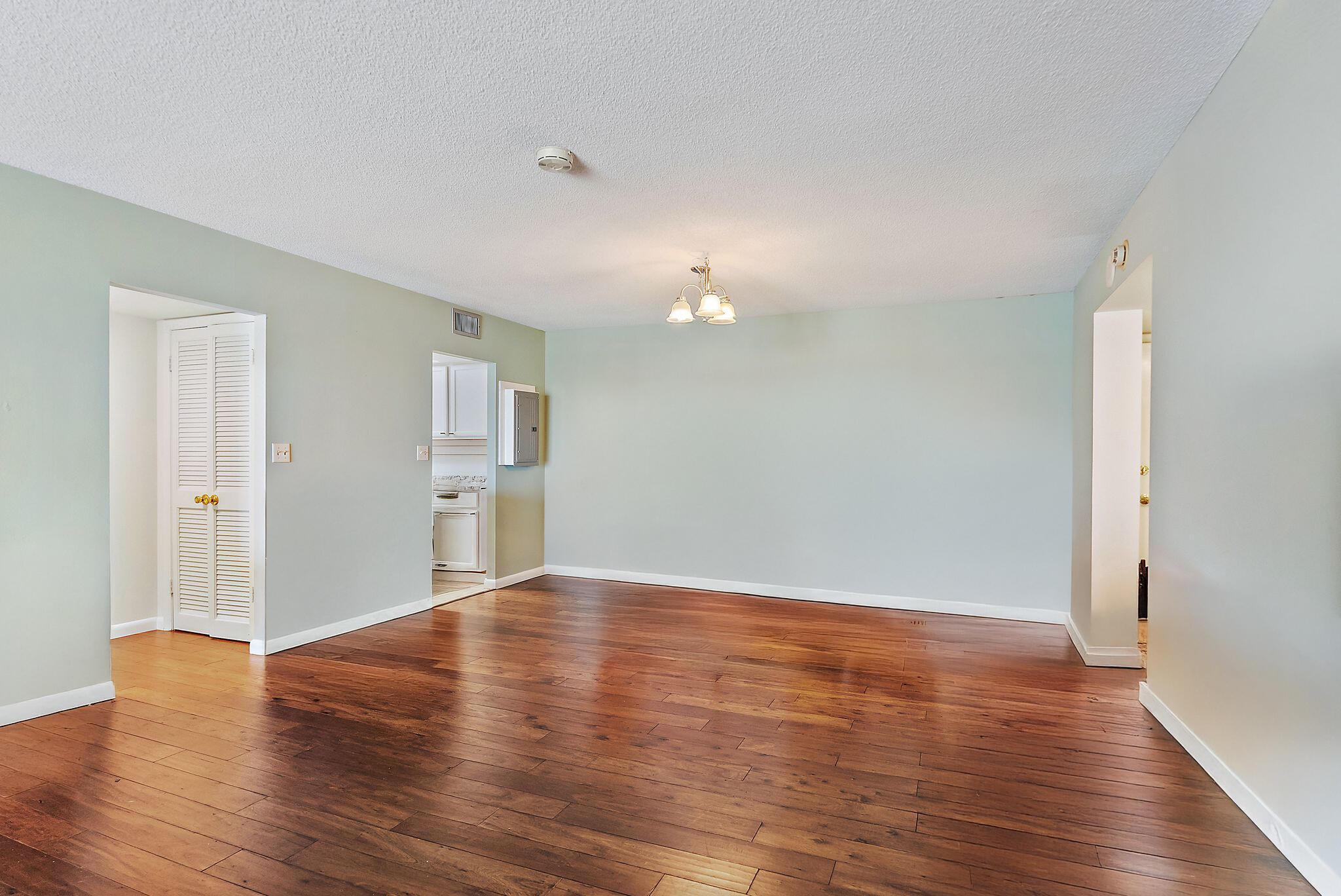 THREE PALMS POINTE CONDO - Residential