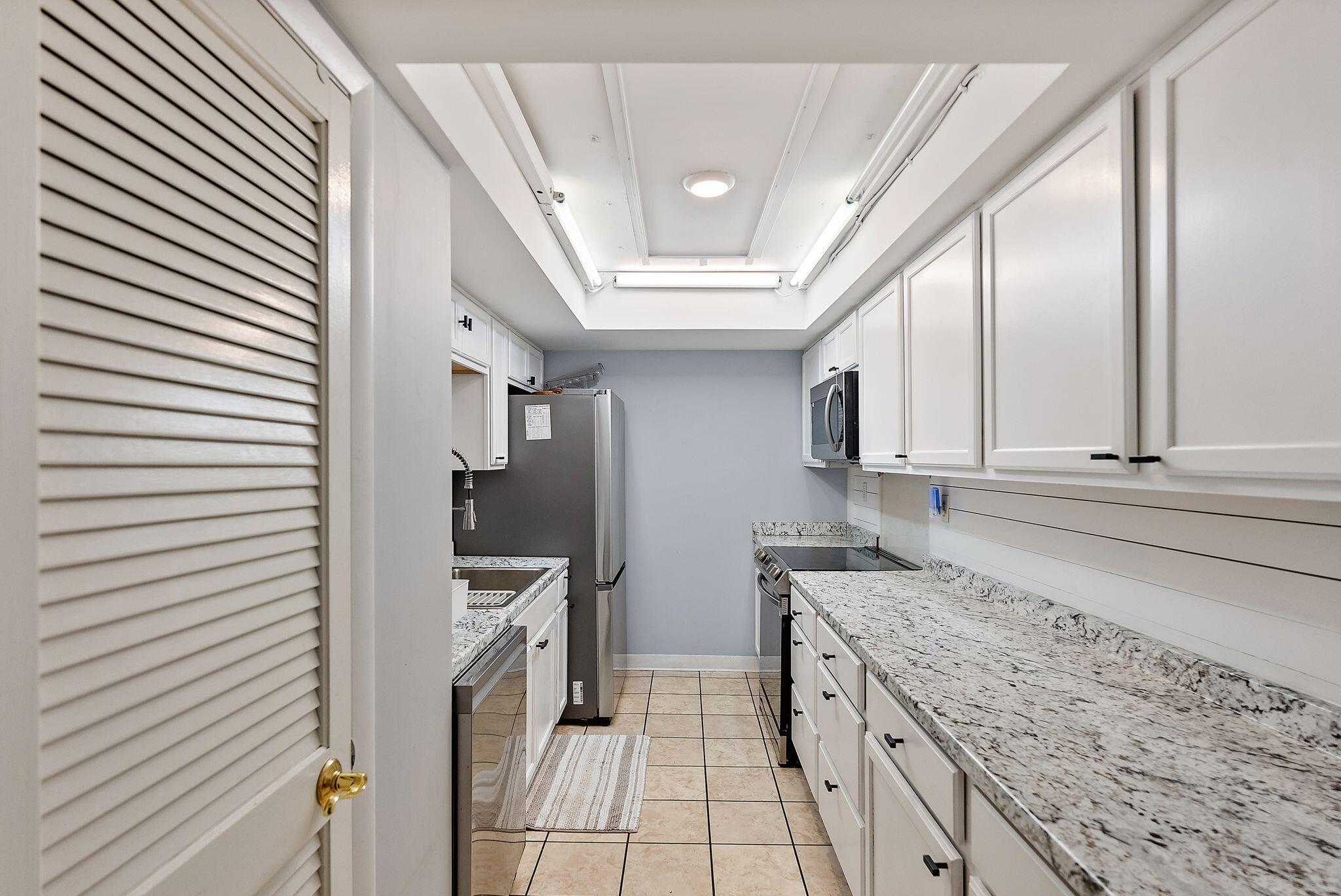 THREE PALMS POINTE CONDO - Residential