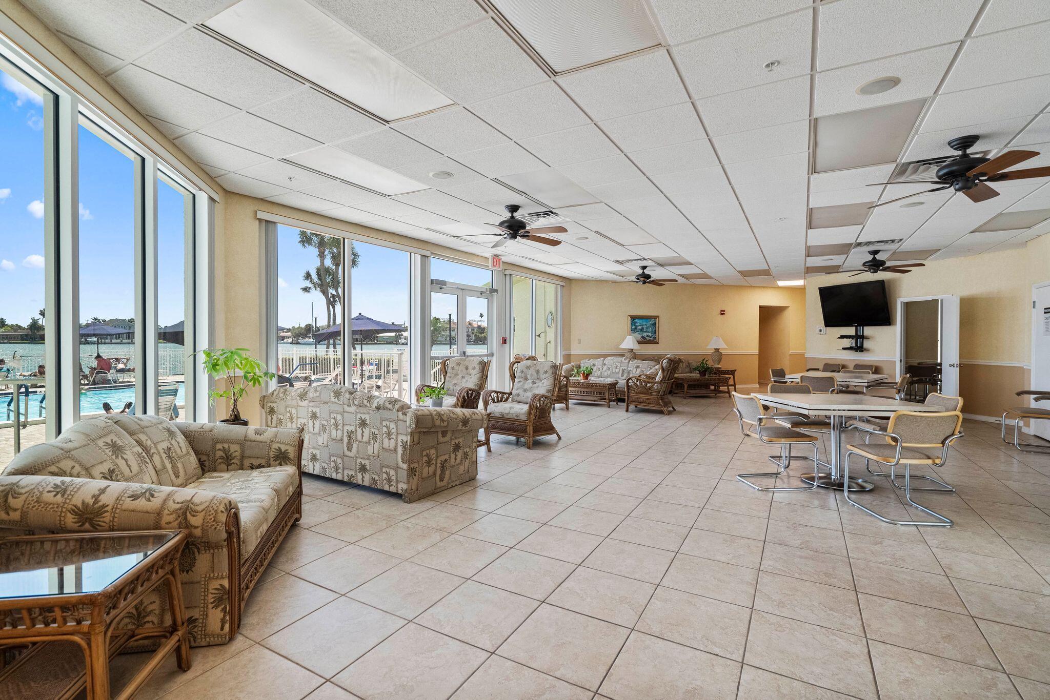 THREE PALMS POINTE CONDO - Residential