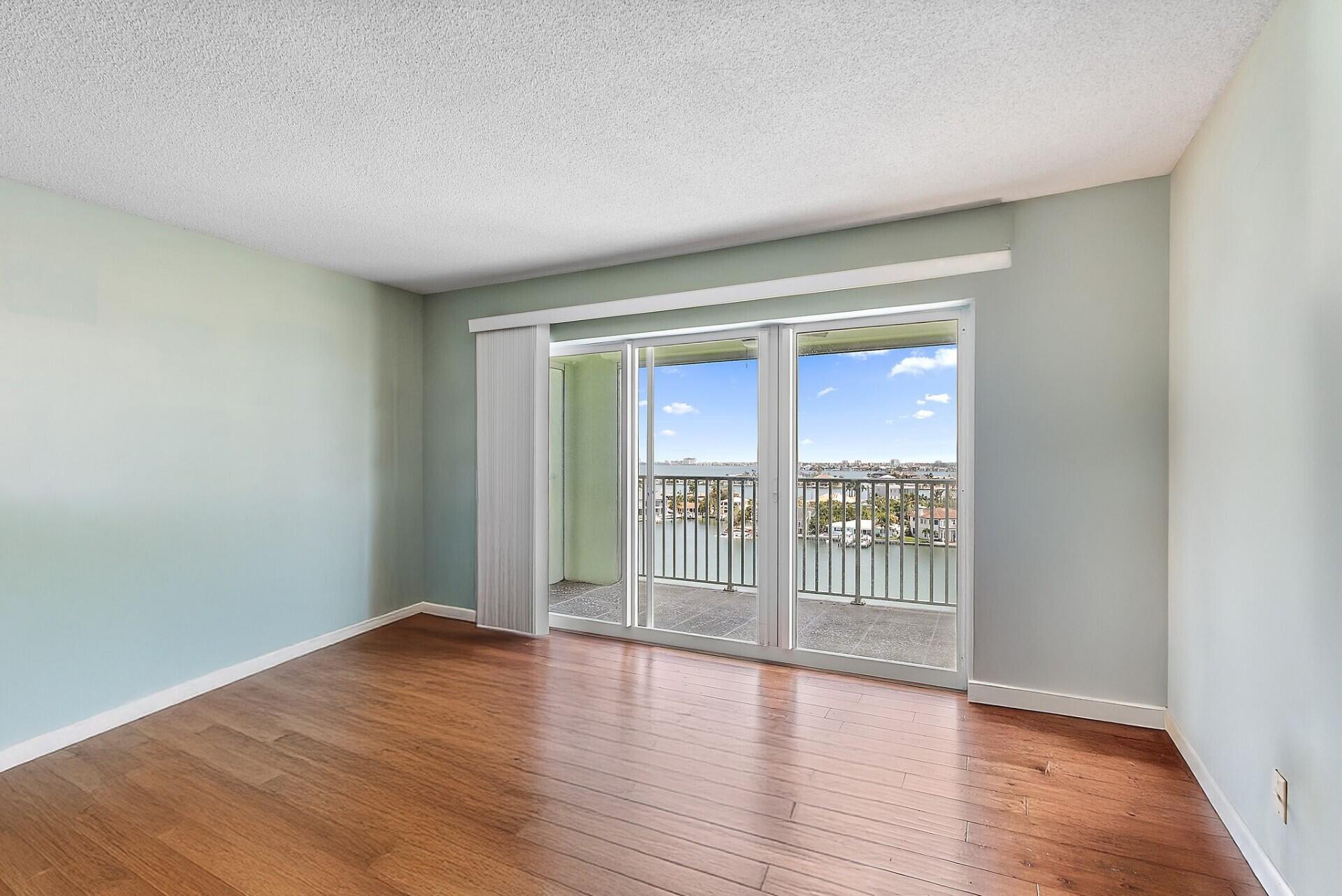 THREE PALMS POINTE CONDO - Residential