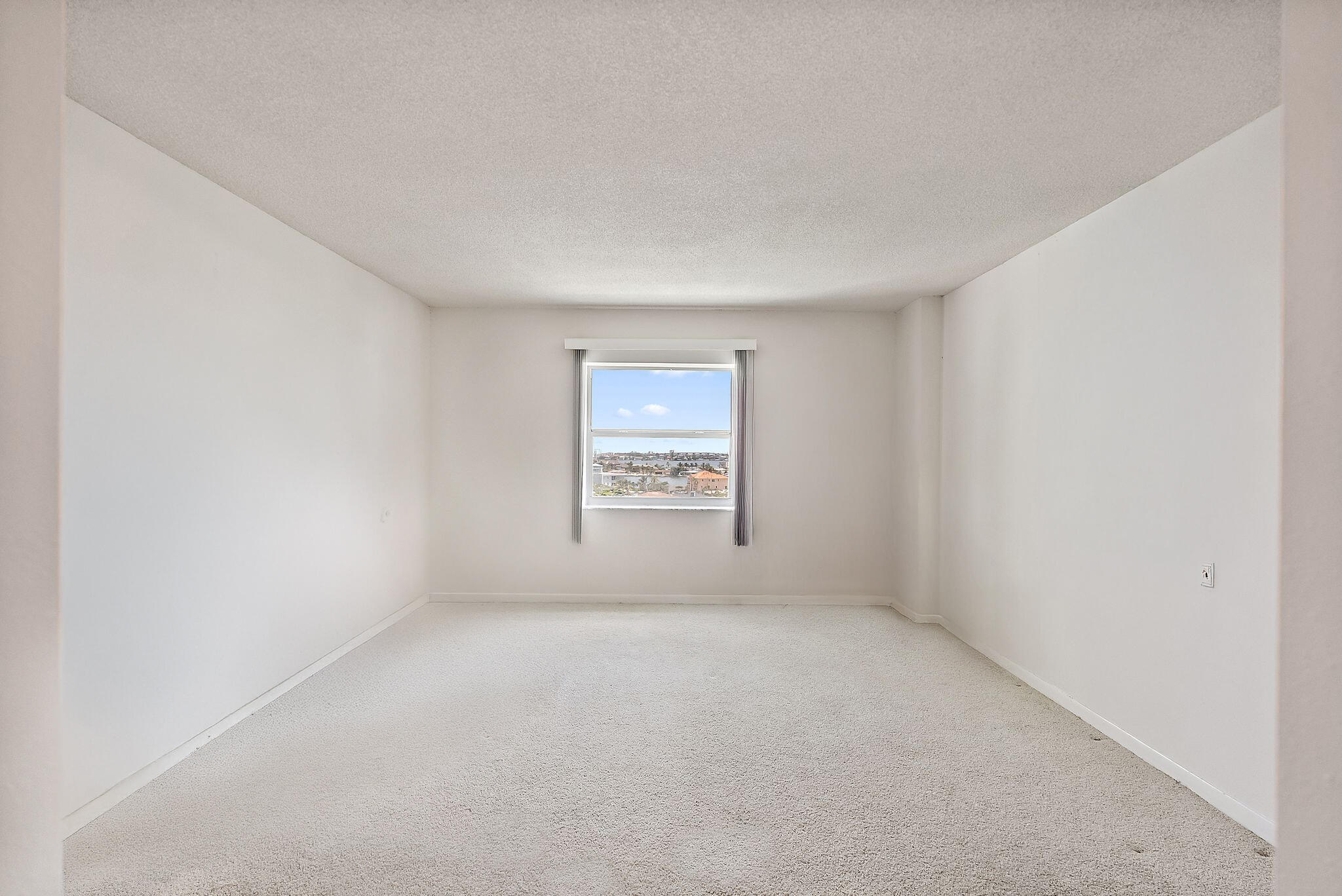 THREE PALMS POINTE CONDO - Residential