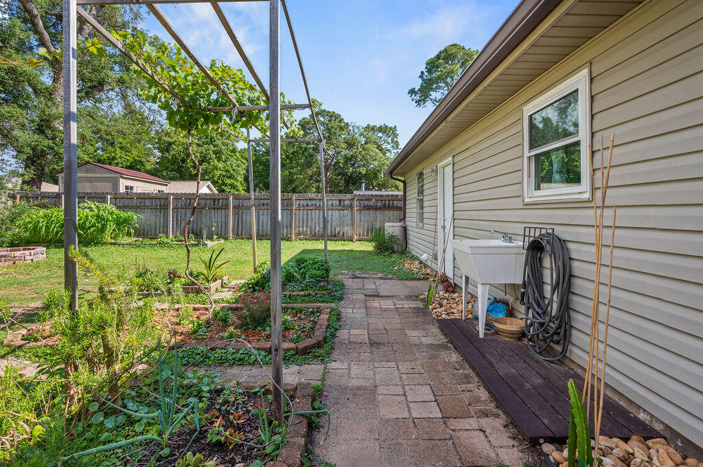 SHERWOOD FOREST - Residential