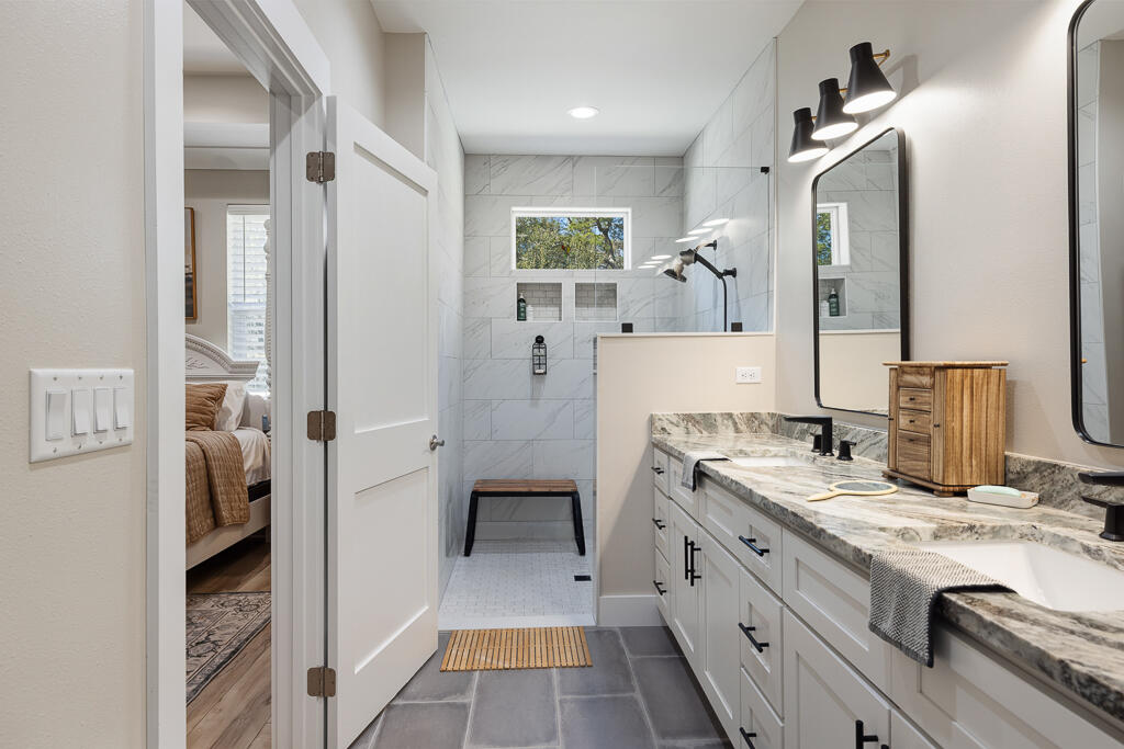 LAGRANGE LANDING - Residential