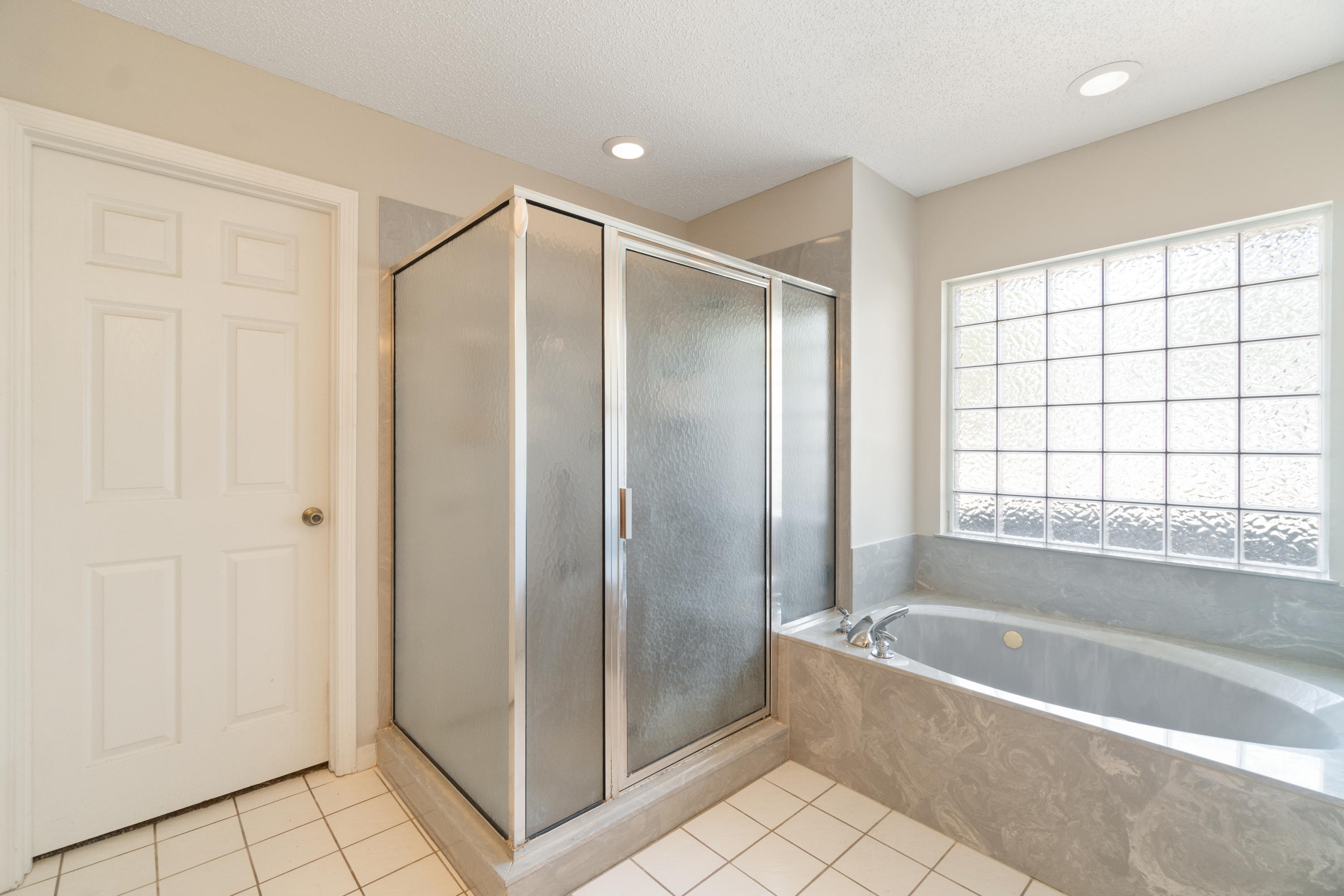 BISCAYNE POINTE - Residential