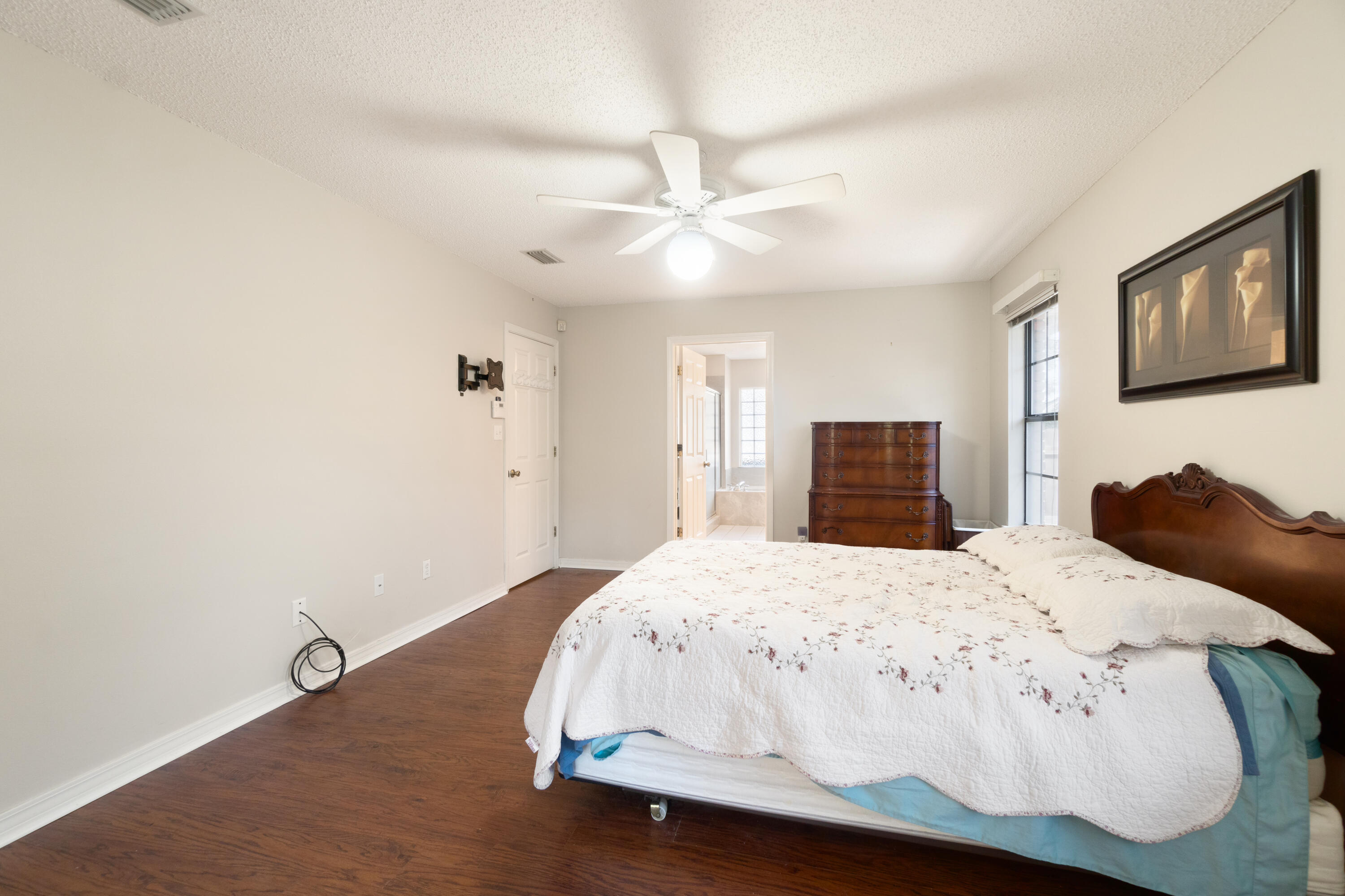 BISCAYNE POINTE - Residential