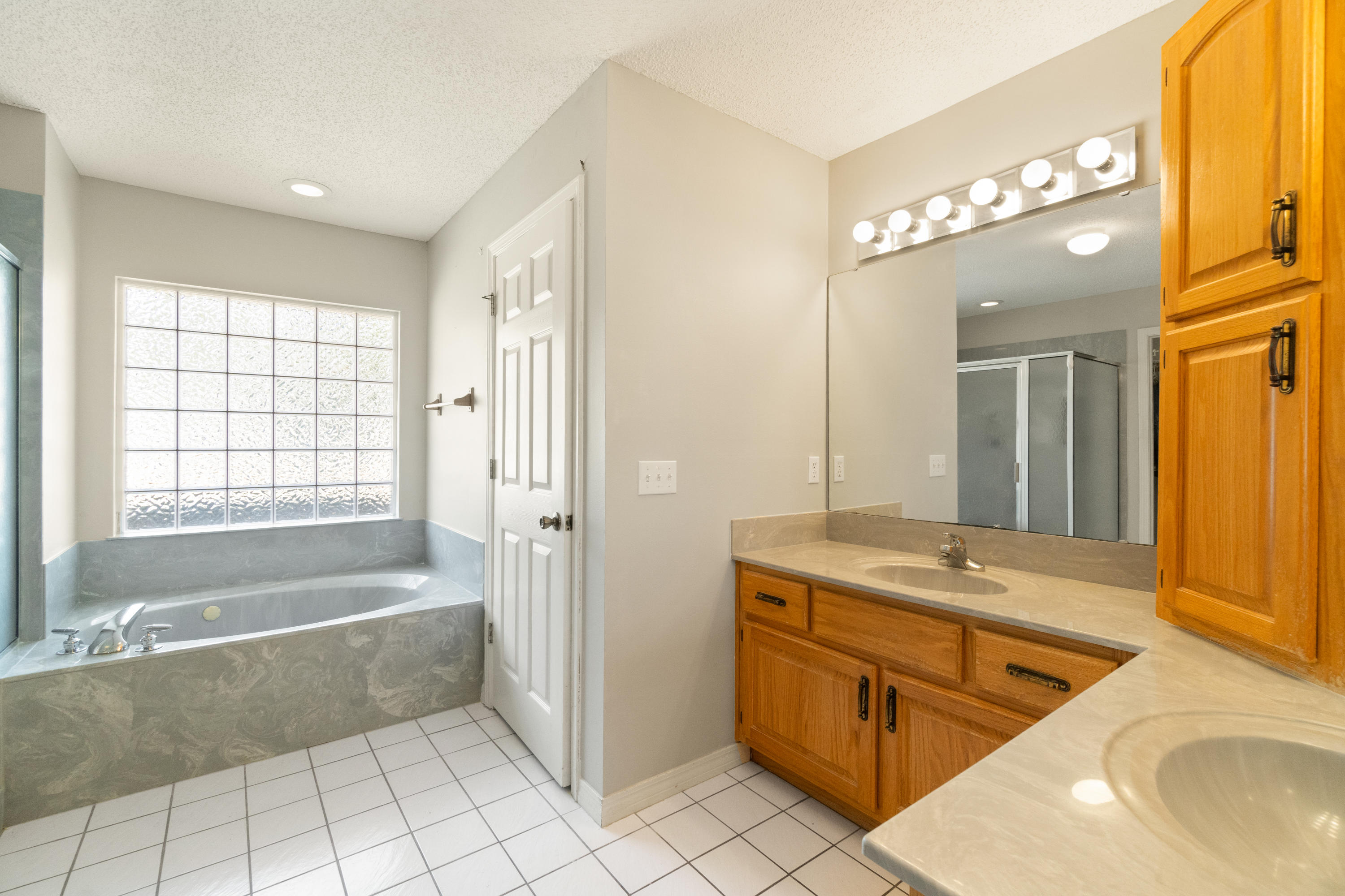 BISCAYNE POINTE - Residential