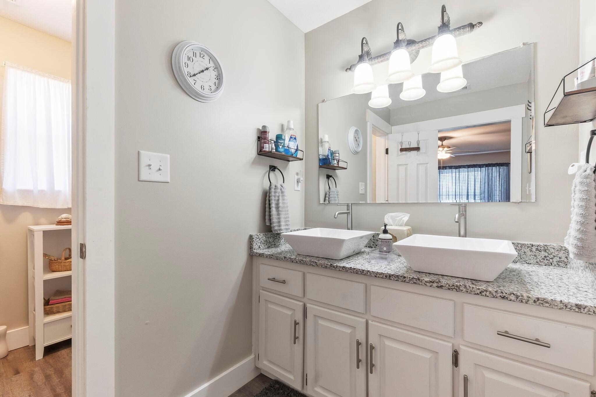 NORTHRIDGE - Residential