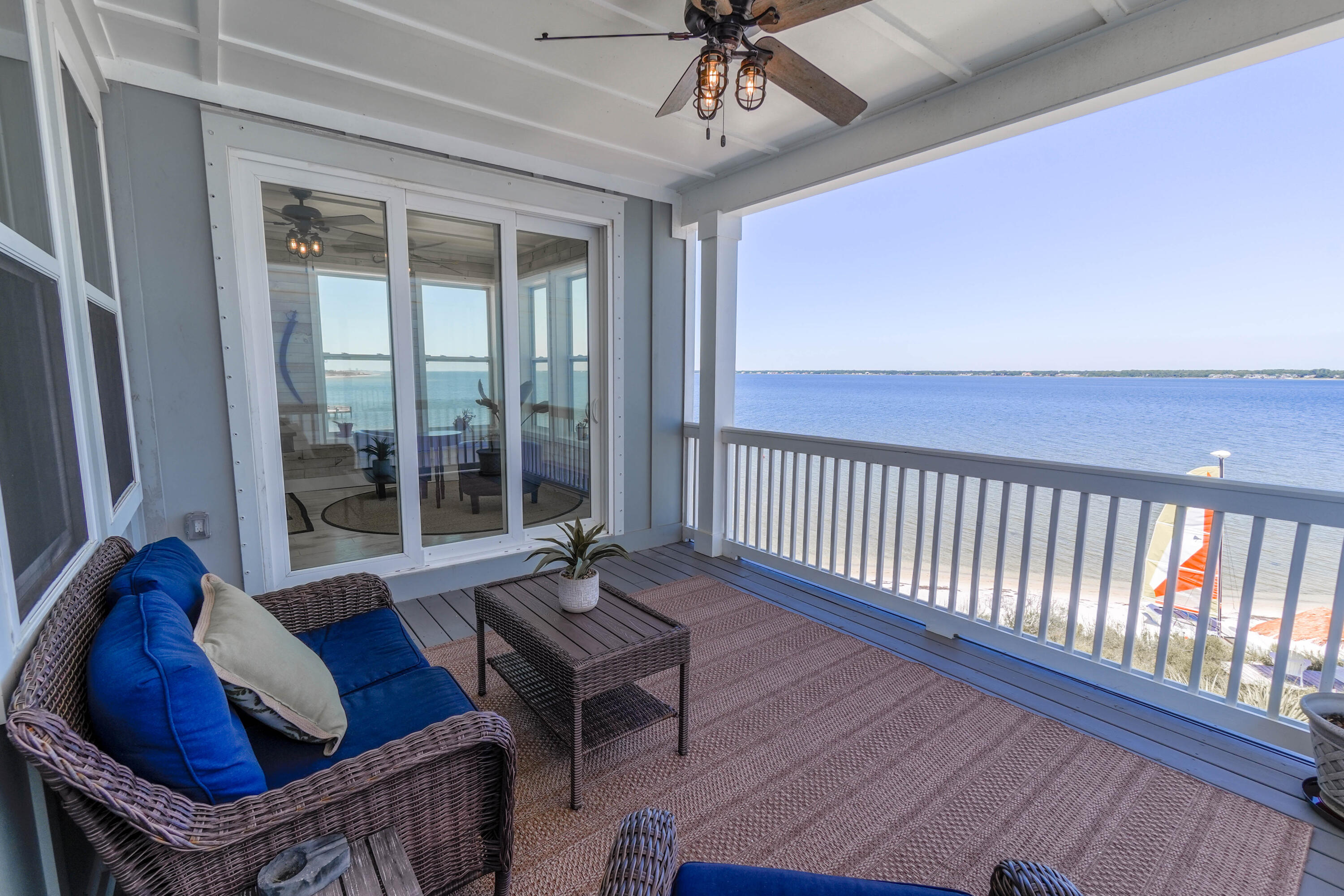 BY THE SEA - Residential