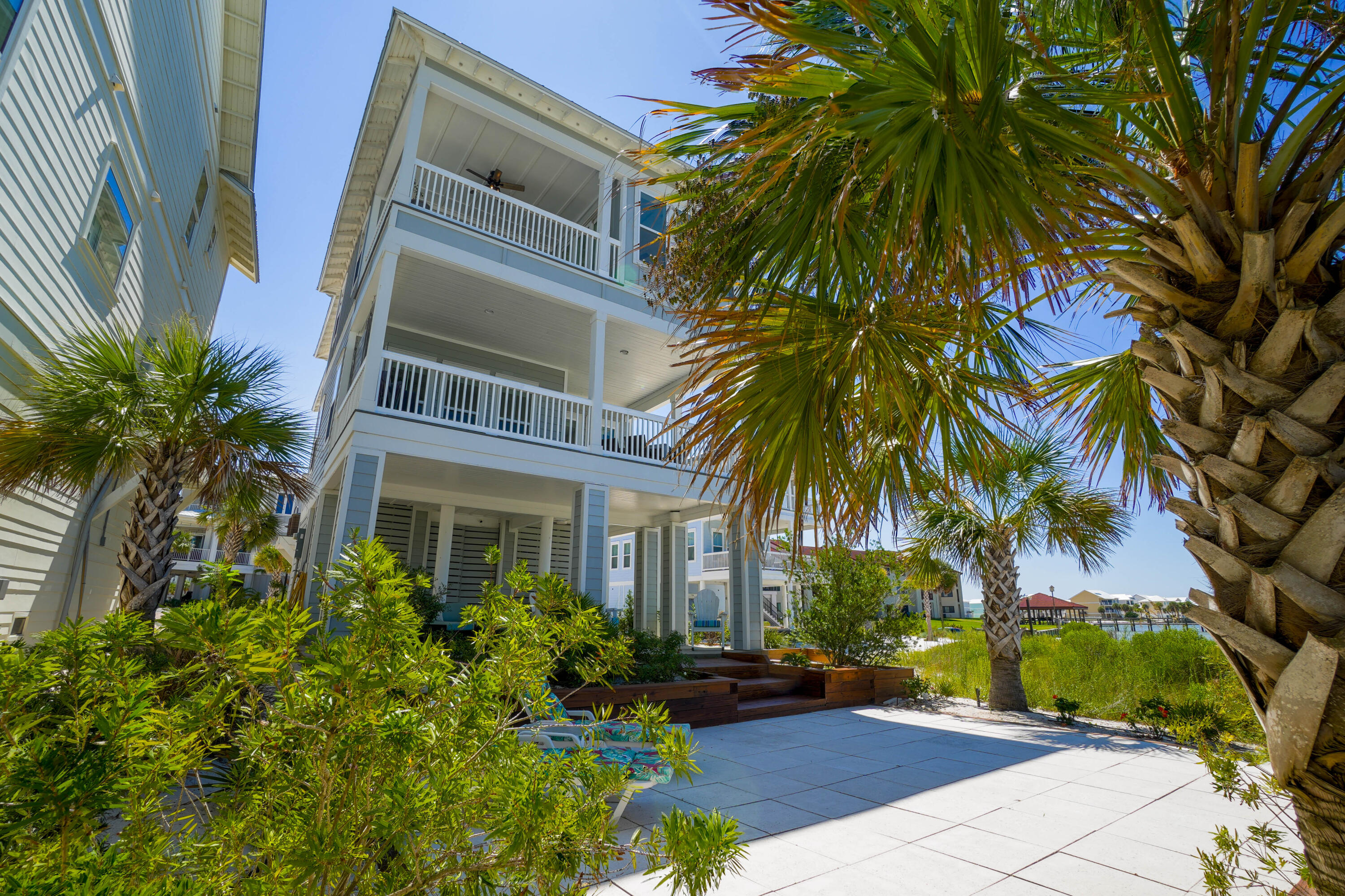 BY THE SEA - Residential