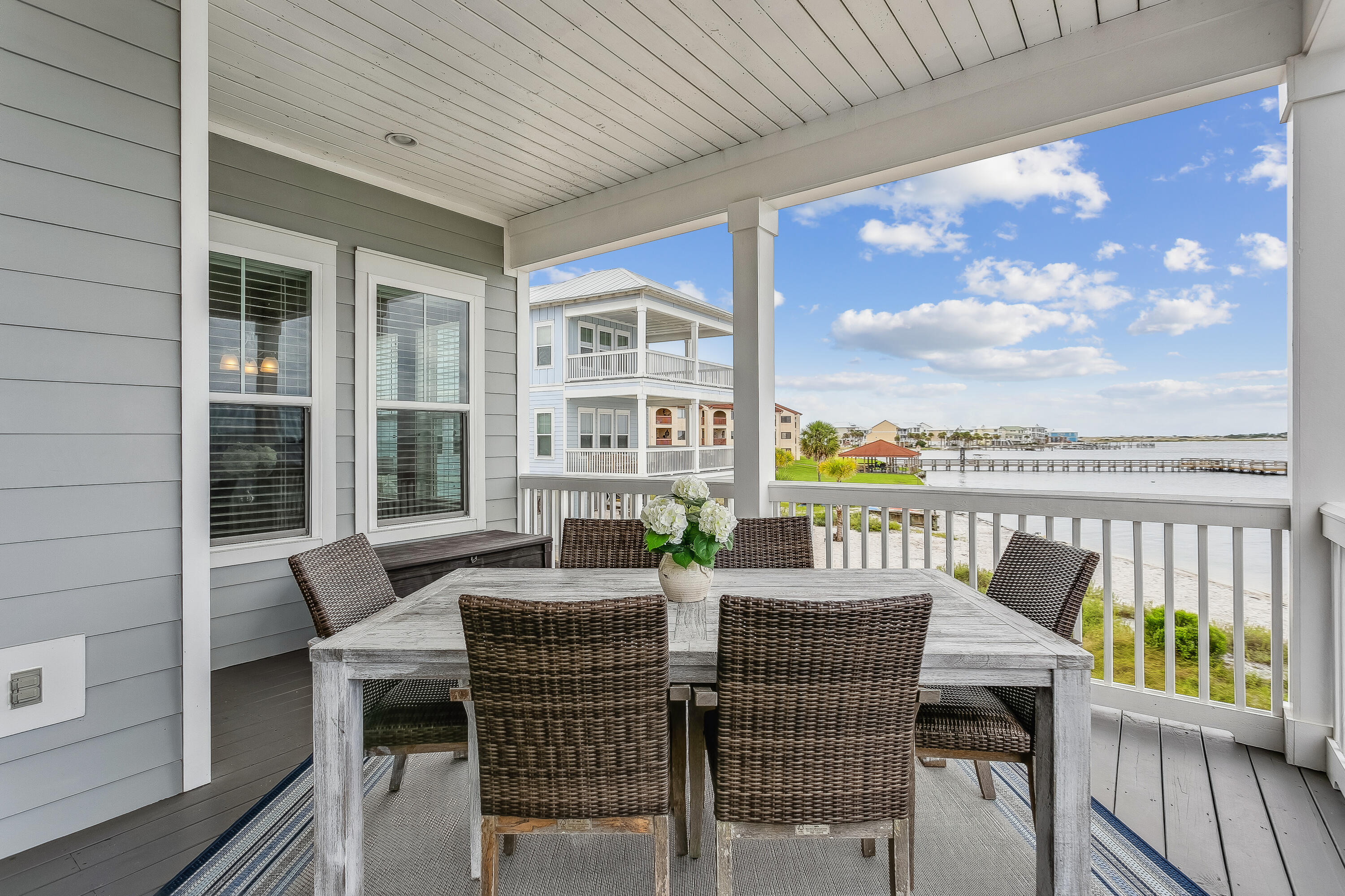 BY THE SEA - Residential