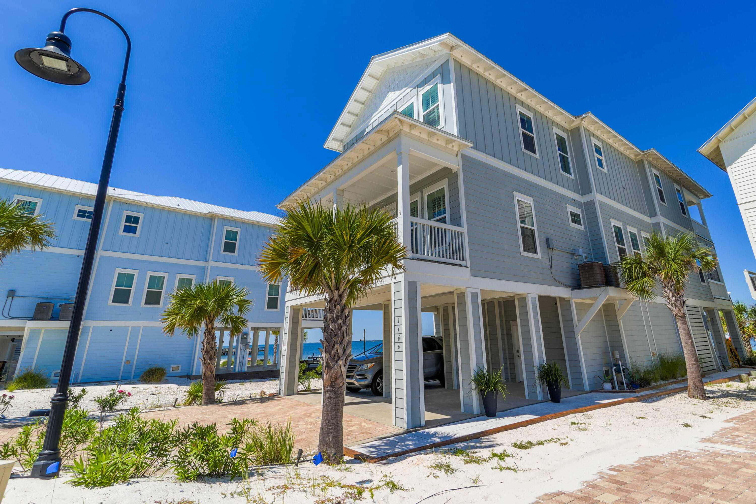 BY THE SEA - Residential