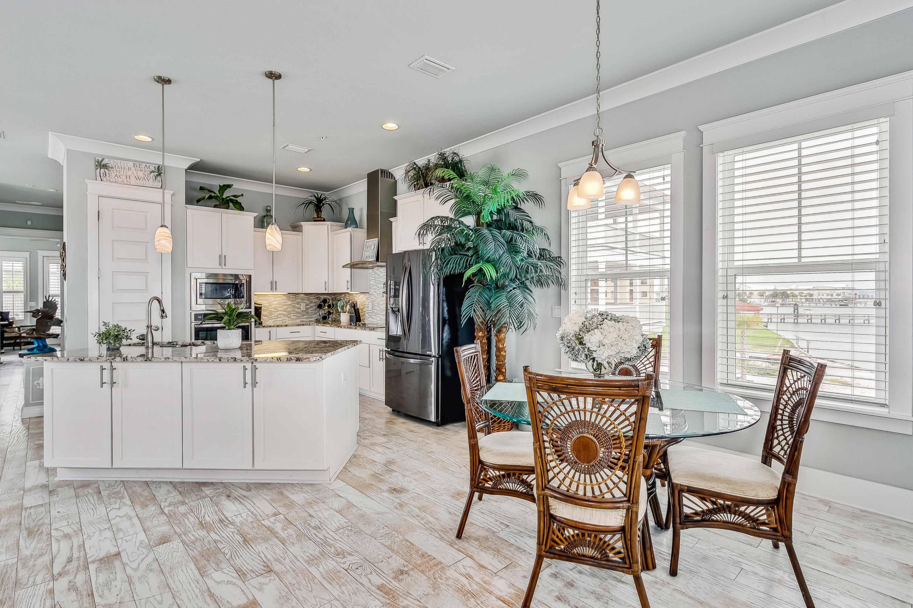 BY THE SEA - Residential