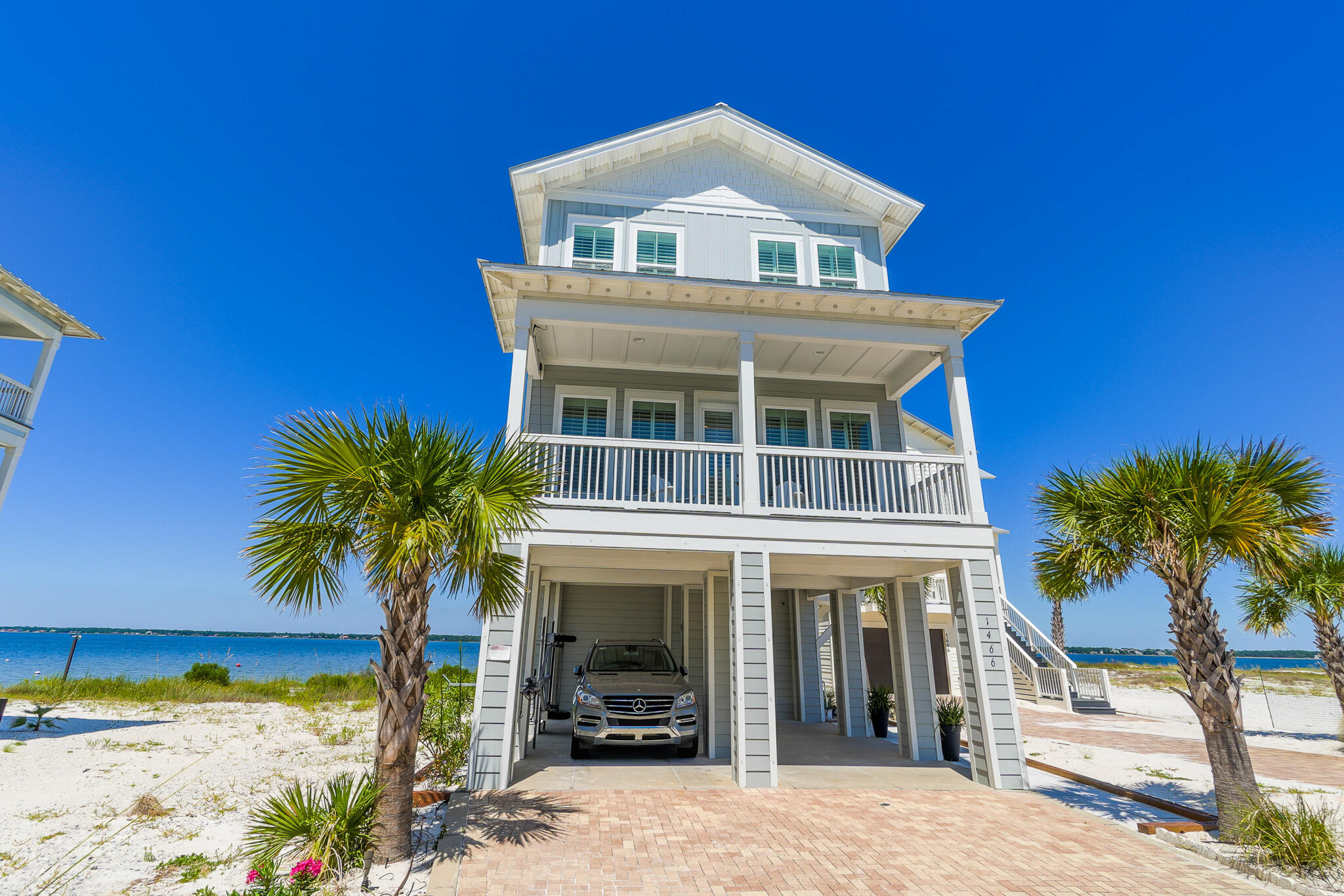 BY THE SEA - Residential