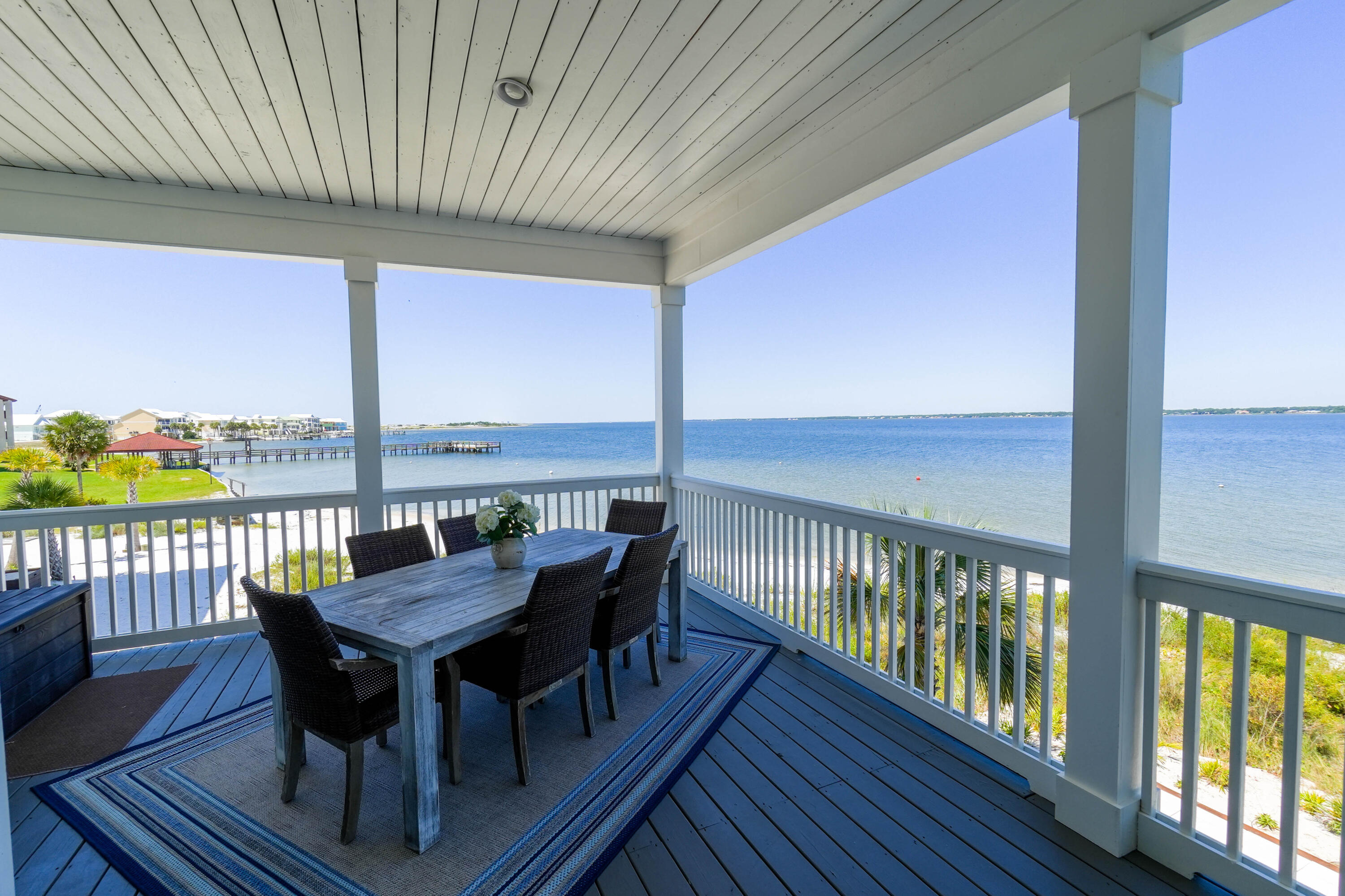 BY THE SEA - Residential