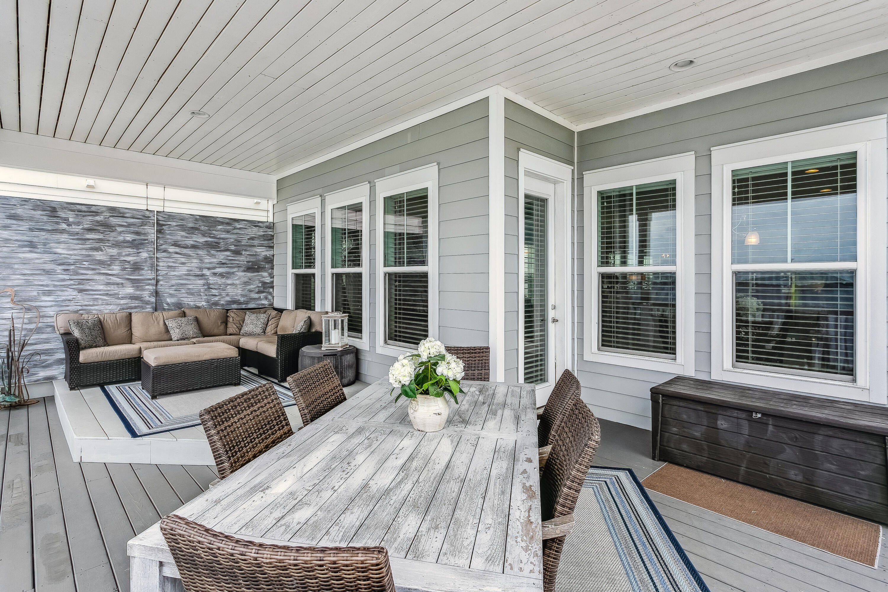 BY THE SEA - Residential