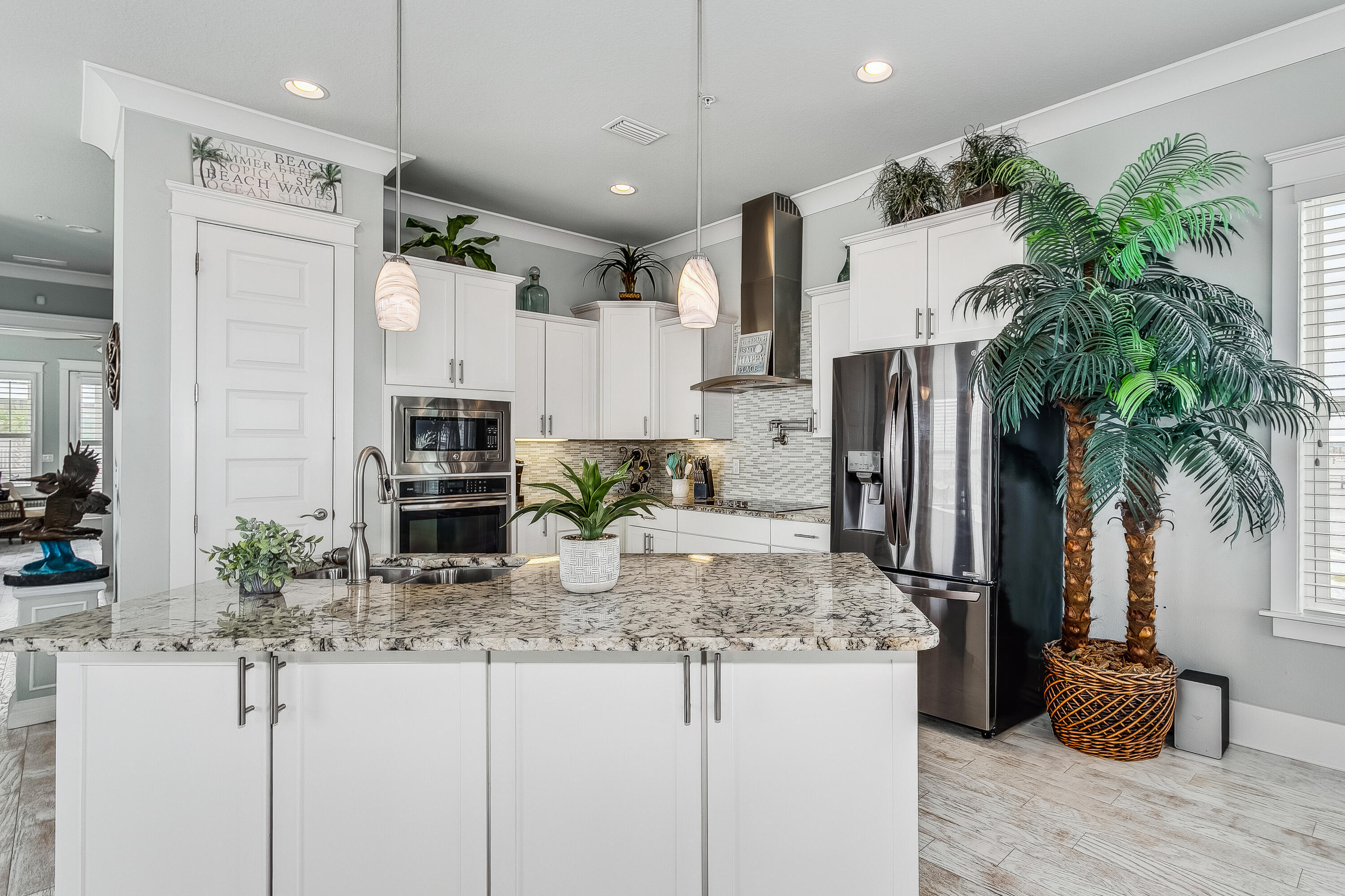 BY THE SEA - Residential