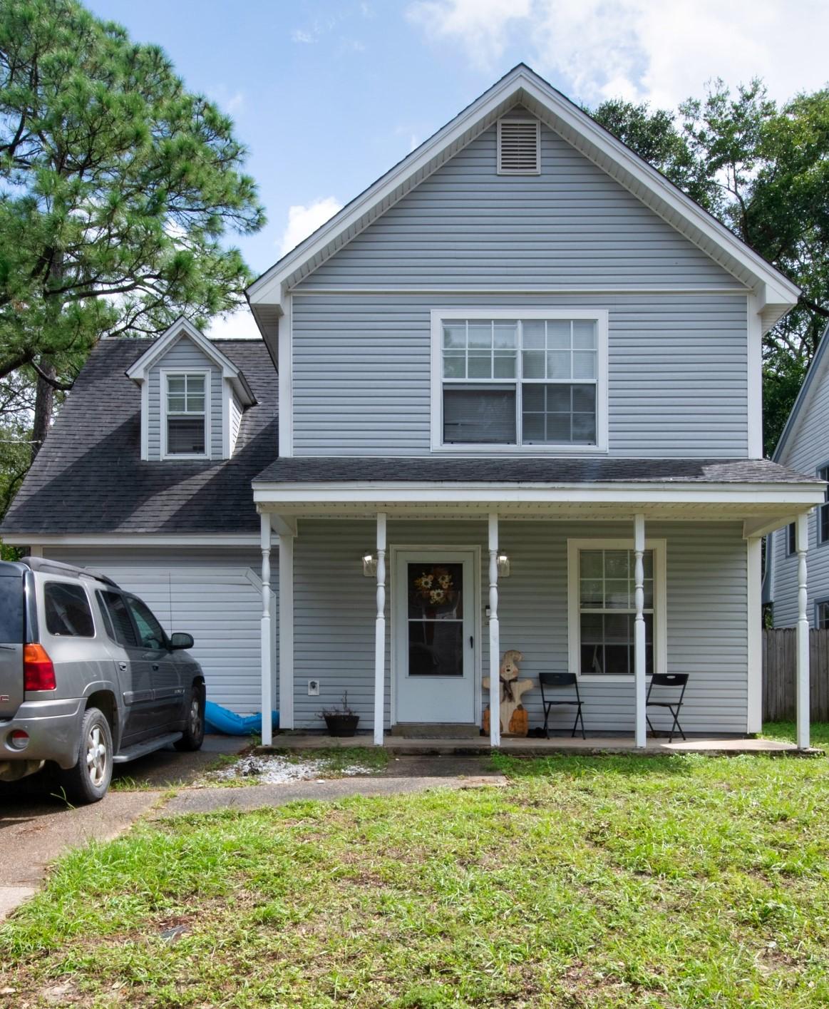 New flooring in main room, open concept kitchen, well sized bedrooms, sun room, and yard! 3 bedrooms located upstairs and 1 downstairs! Schedule a walkthrough today!
