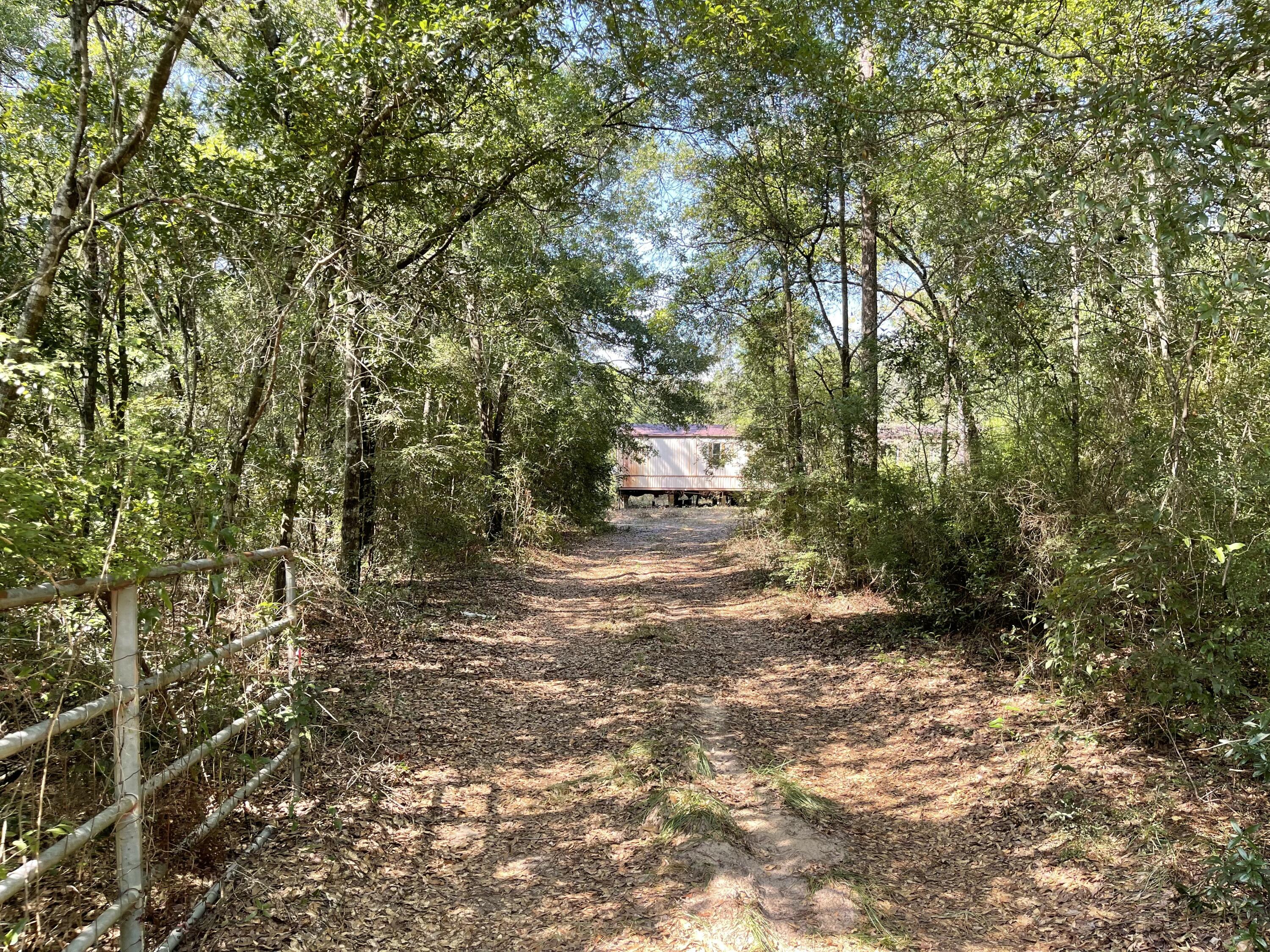 REDLAND ESTATES - Land