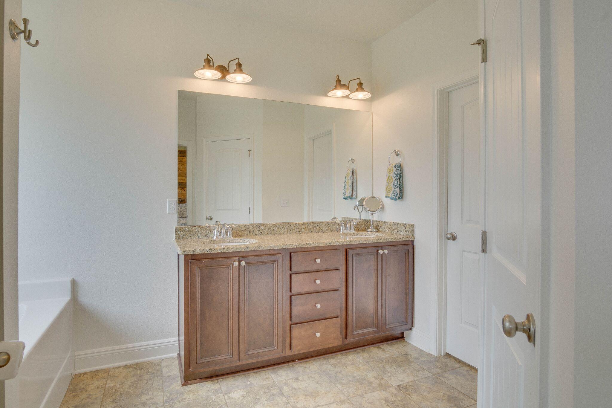 BROWNSTONE MANOR - Residential