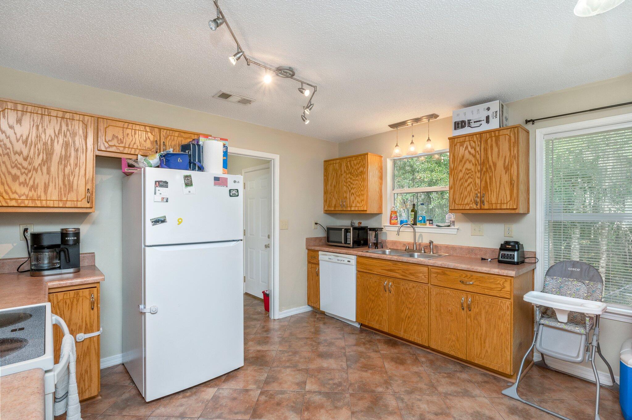 CRESTVIEW SUBURB (231000.00) - Residential Lease