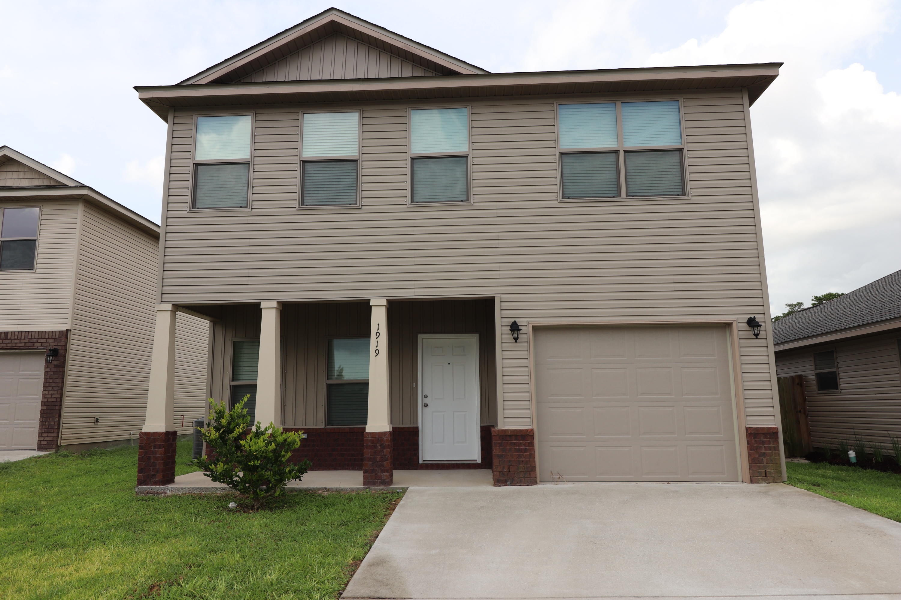 Beautiful 3 year old, 1617 square feet, well maintained home located in Shadow lakes with two large master suites on the second floor, third bedroom located on the first floor. Large kitchen with all stainless steel appliances, large cabinets and pantry. Indoor washer and dryer and 2 AC units with dual zone climate control. Community features: Underground utilities, community playground, beautiful LAKES and the location has easy and convenient access from Hwy 399 & Hwy 98.