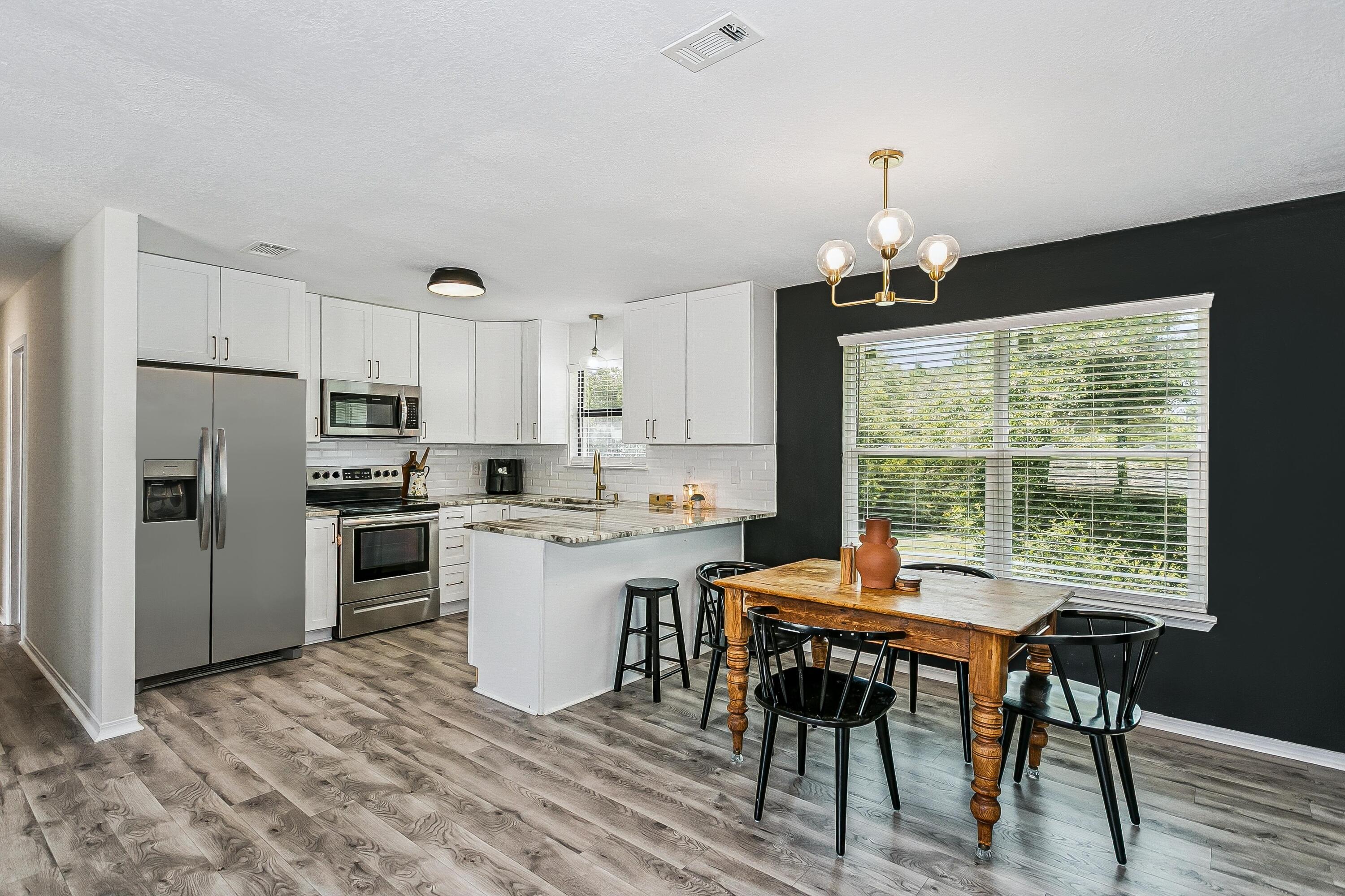 WHISPERING LAKES ESTATES - Residential