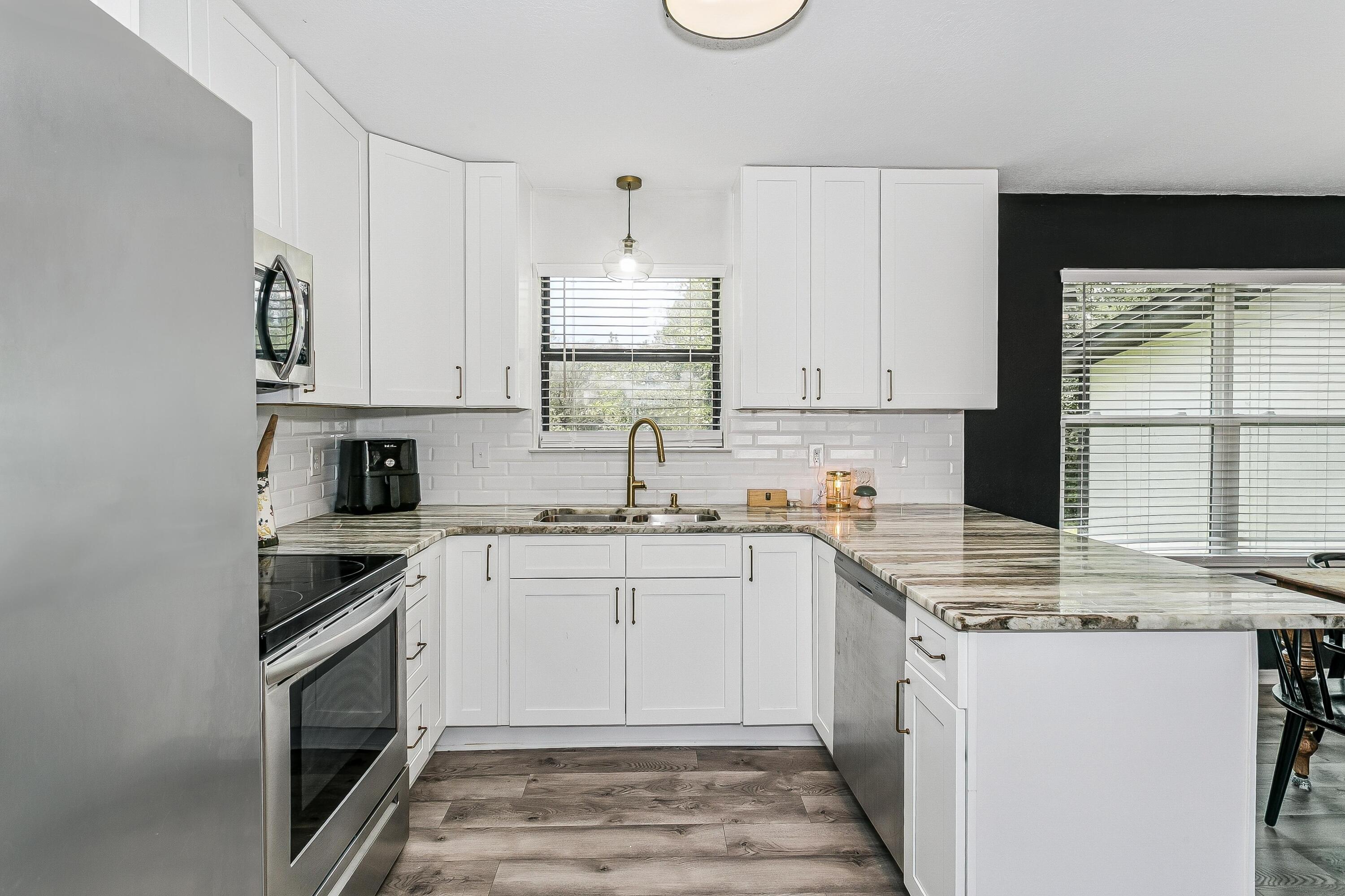 WHISPERING LAKES ESTATES - Residential