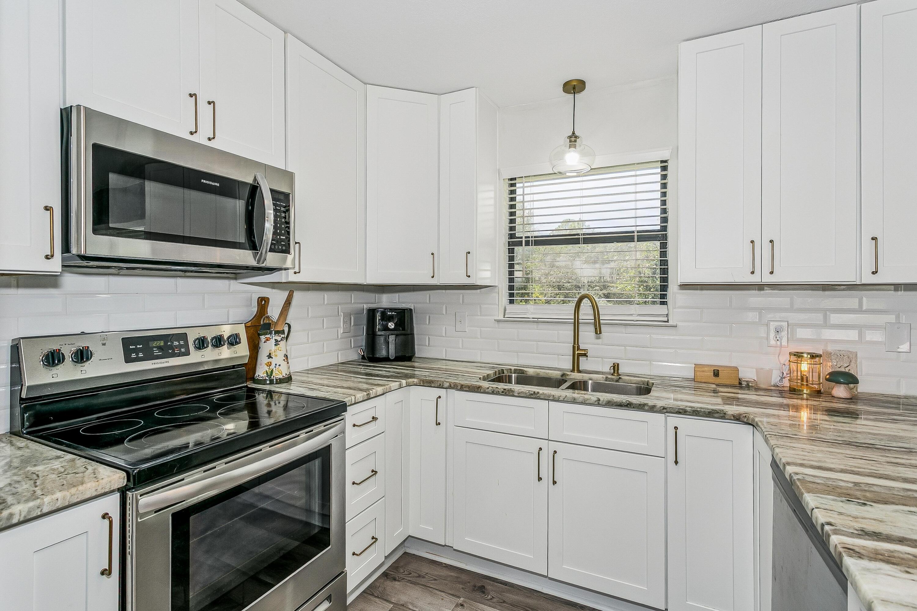 WHISPERING LAKES ESTATES - Residential