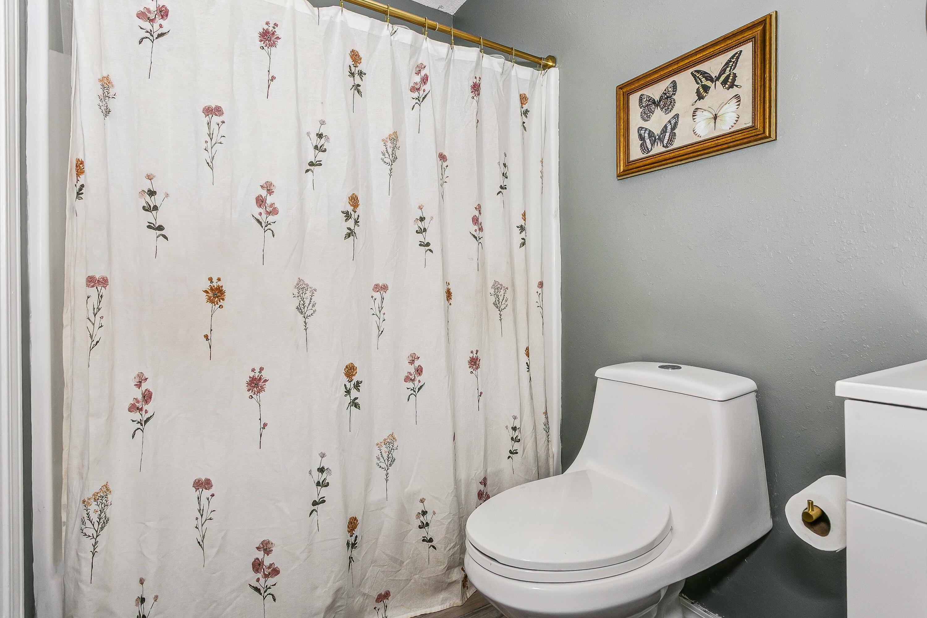 WHISPERING LAKES ESTATES - Residential
