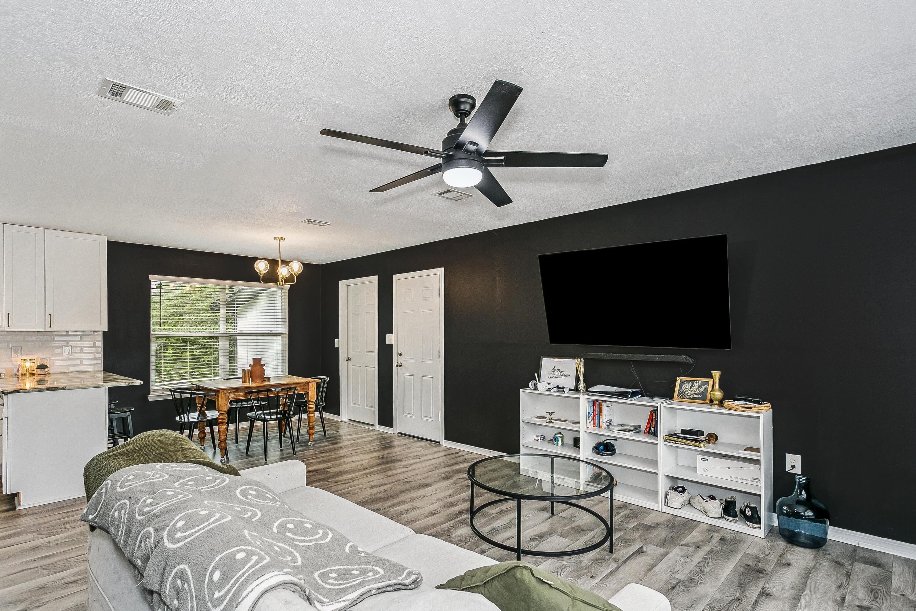 WHISPERING LAKES ESTATES - Residential