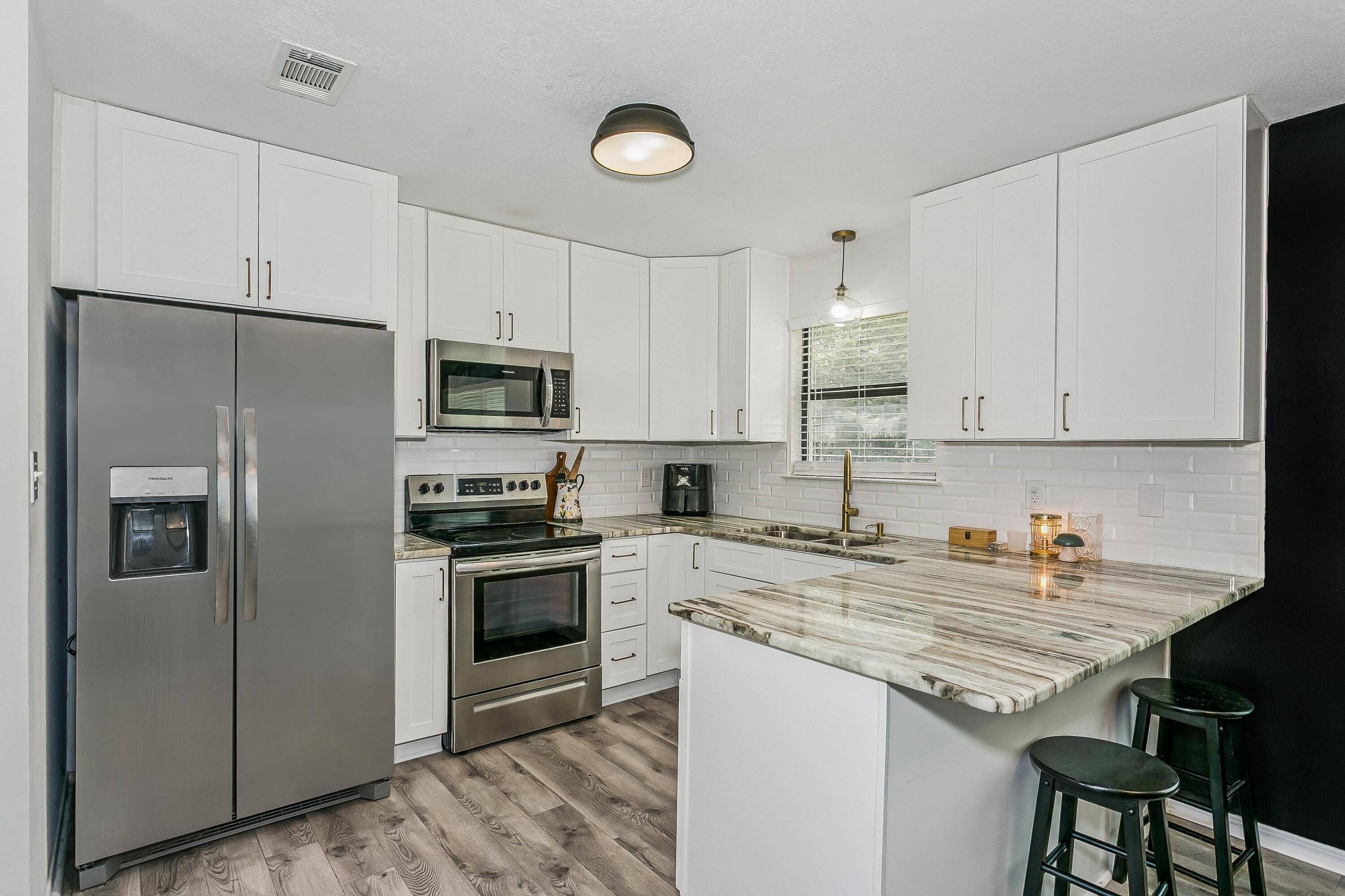 WHISPERING LAKES ESTATES - Residential