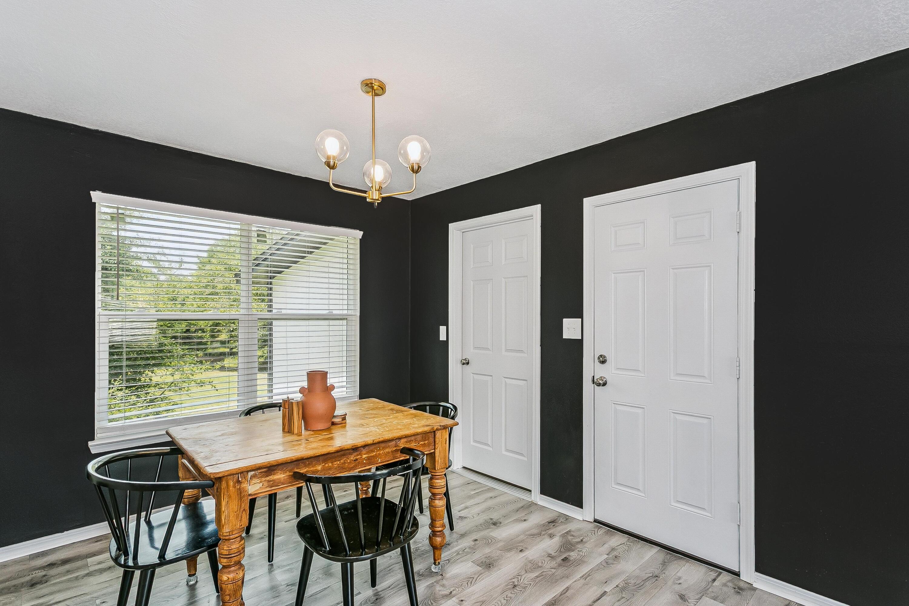 WHISPERING LAKES ESTATES - Residential