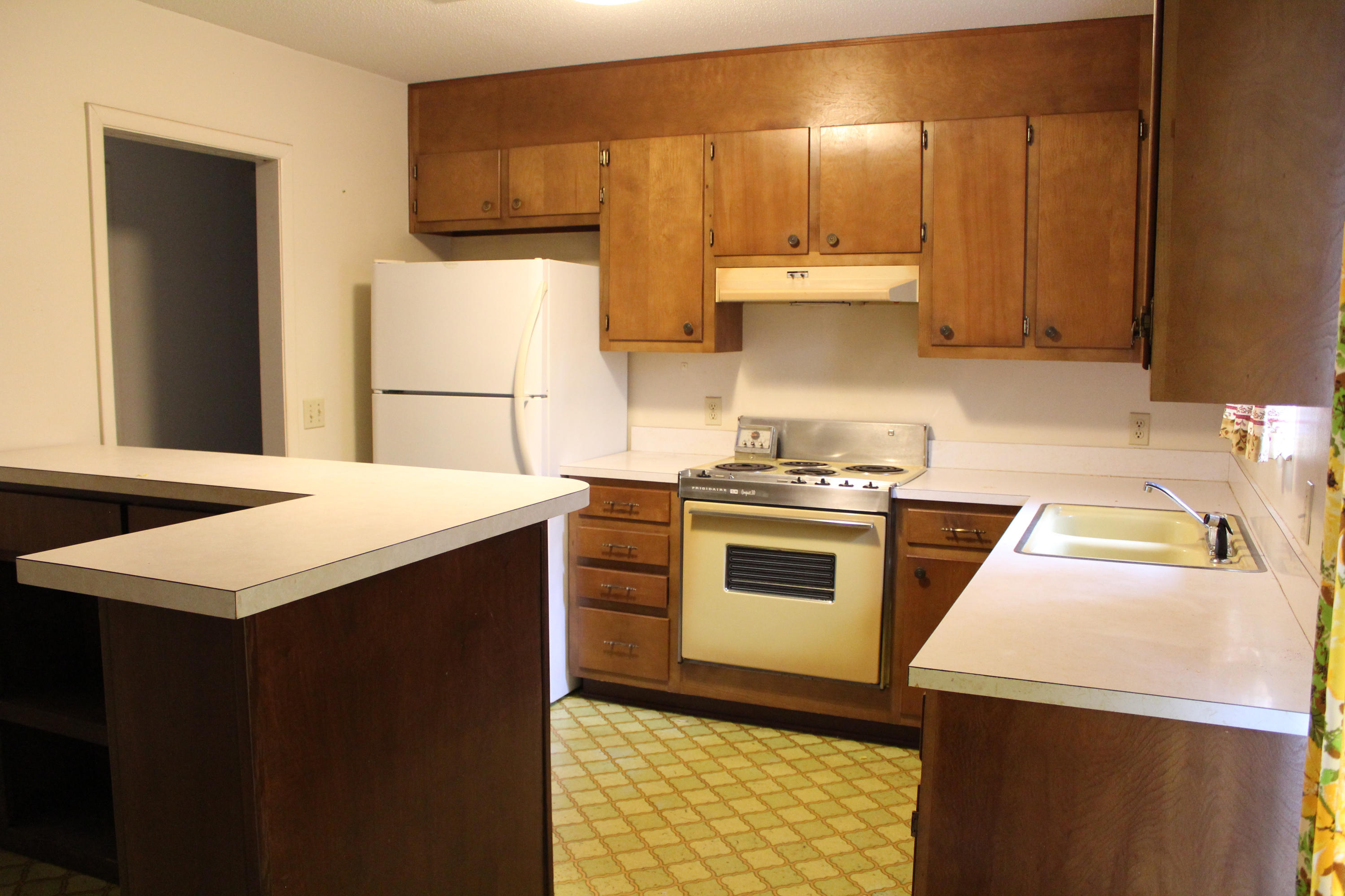 CAROL ANNE MANOR - Residential