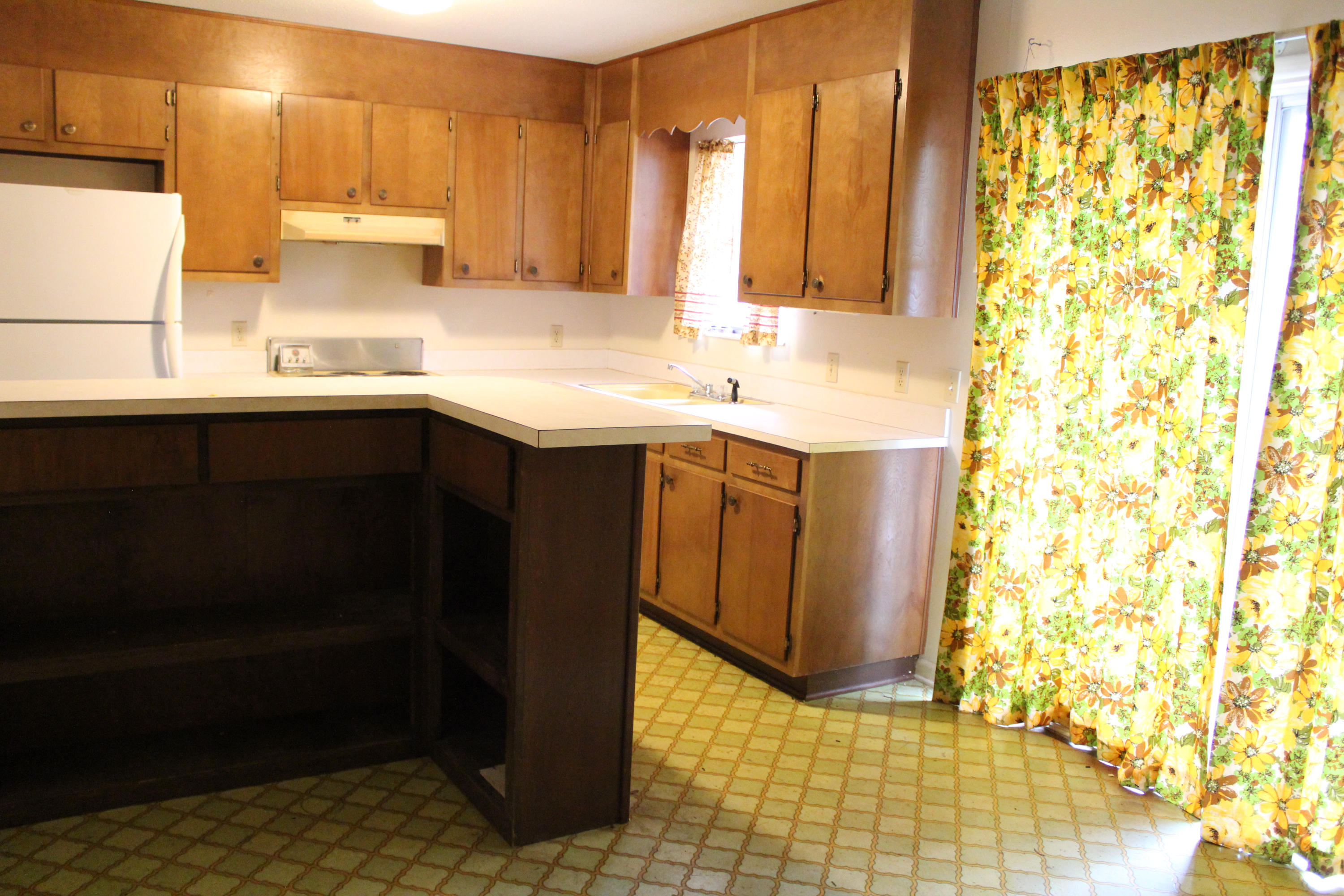 CAROL ANNE MANOR - Residential