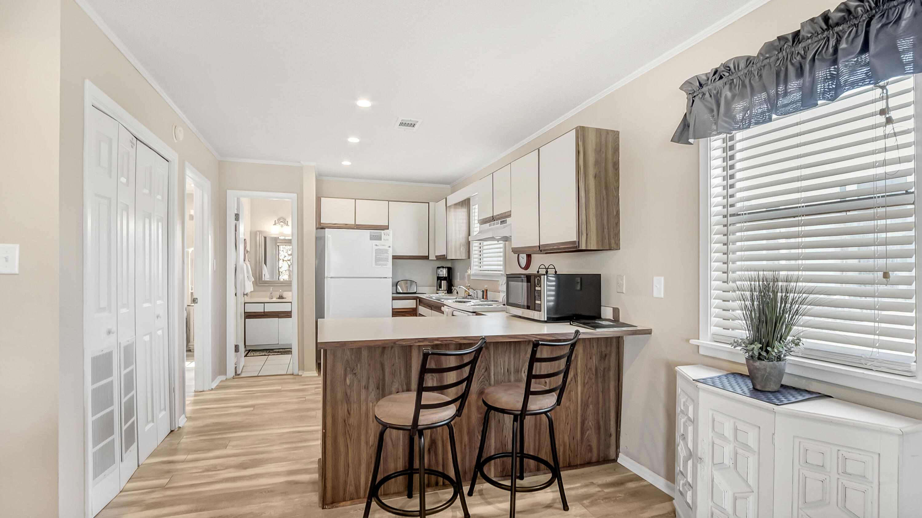 BEACHWOOD VILLAS CONDO - Residential