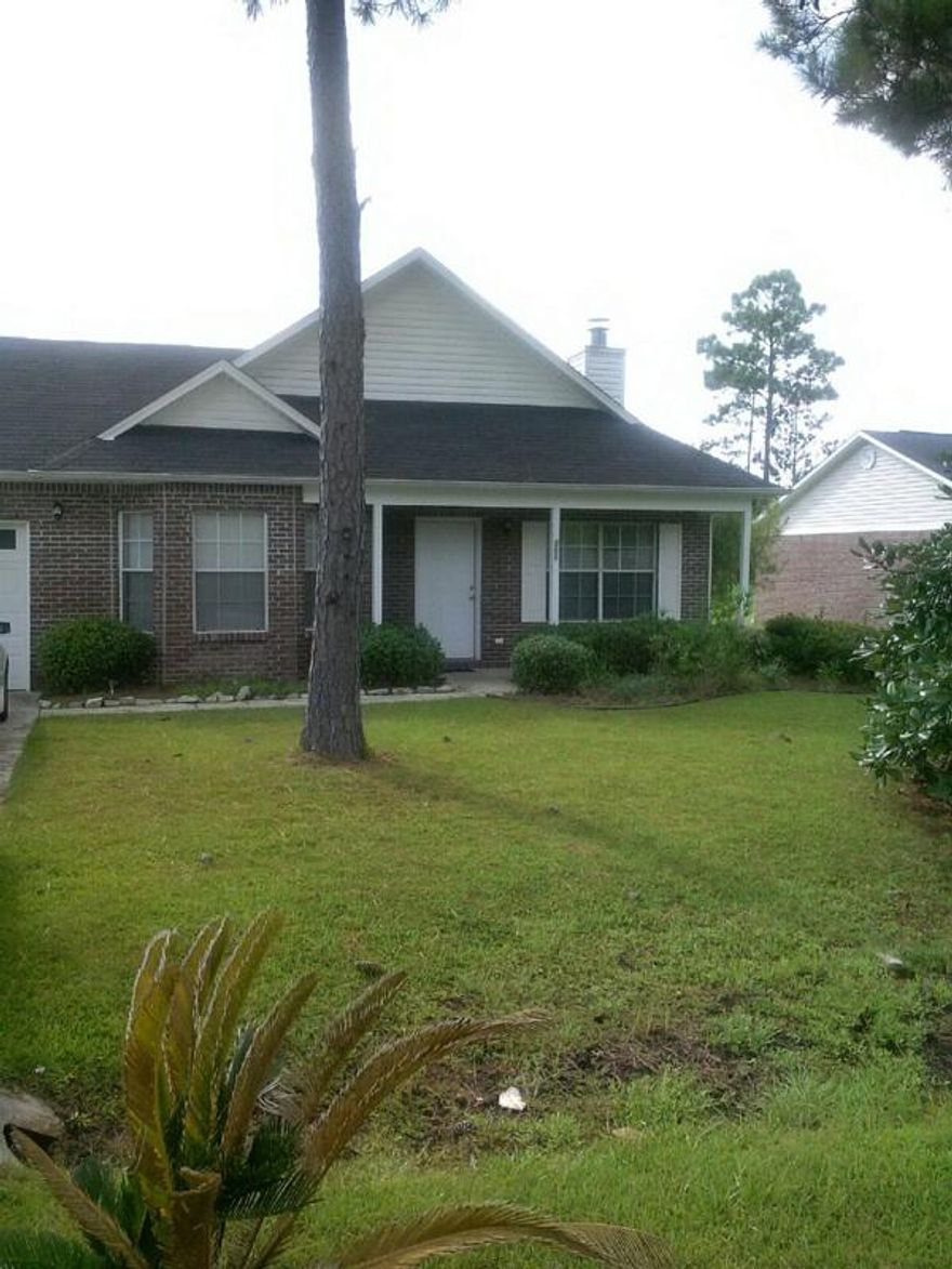 Move in Ready Home! Well maintained 3 bedroom 2 bath home with 1 car garage. Fenced in Backyard. Living Room has vaulted ceilings and fireplace. Master Bedroom has a bonus room that could be used as an office or sitting area. Nice kitchen with Breakfast Bar. Dining Area has a Bay Window!