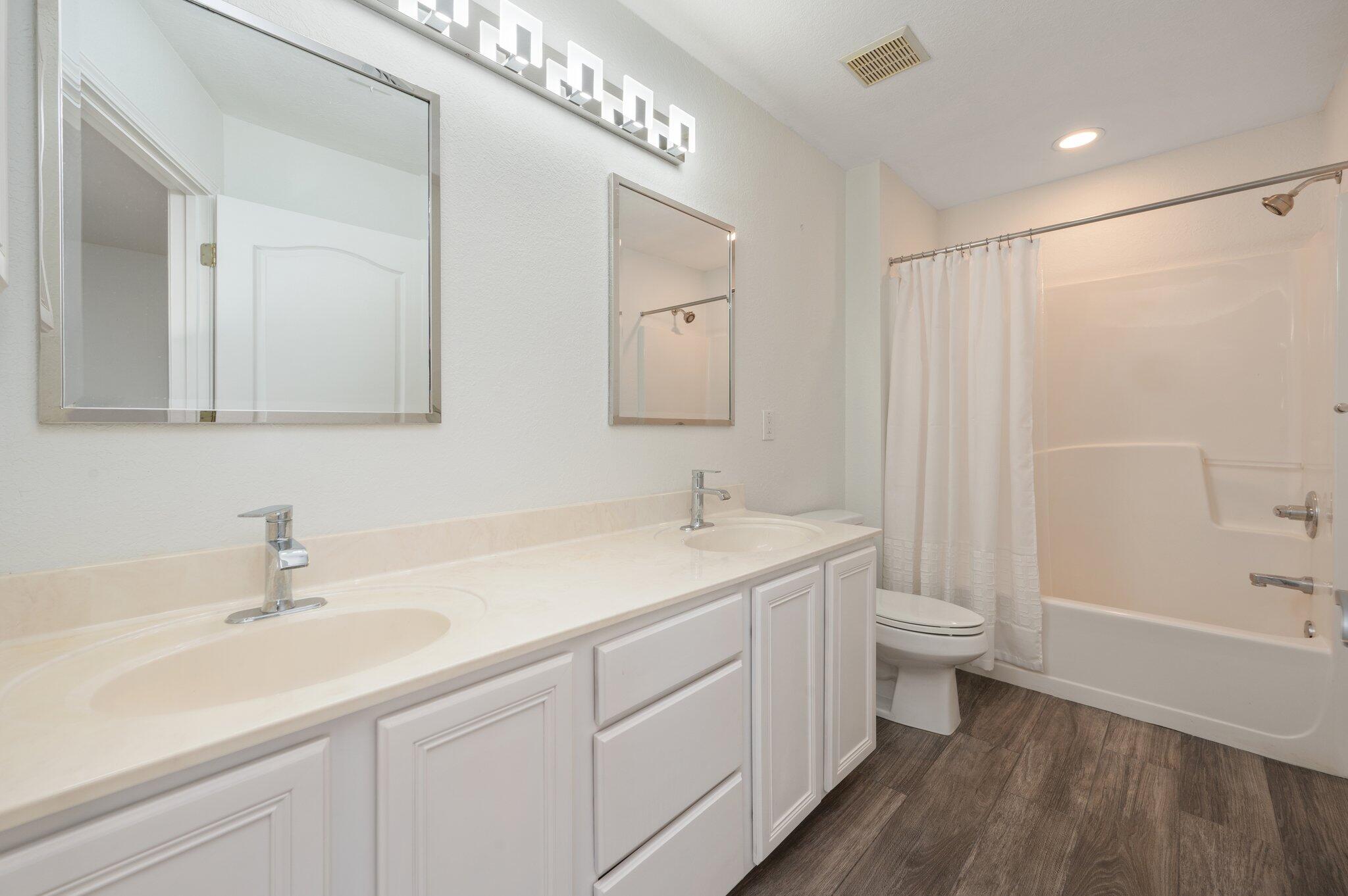 EMERALD LAKES PH 1 - Residential
