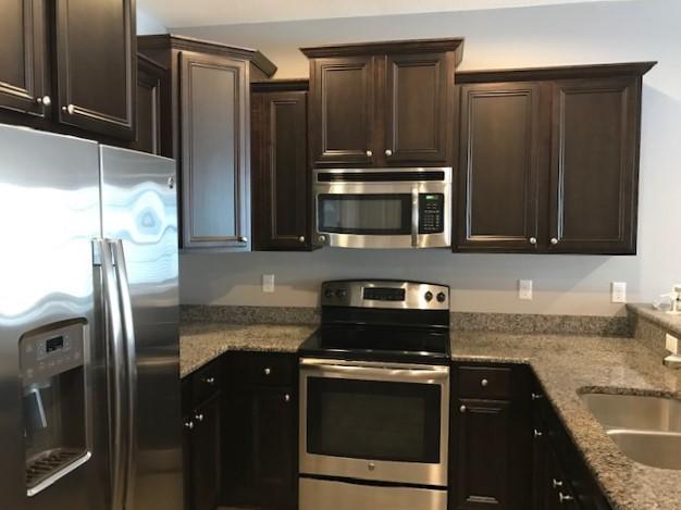 RESERVE POINTE - Residential Lease