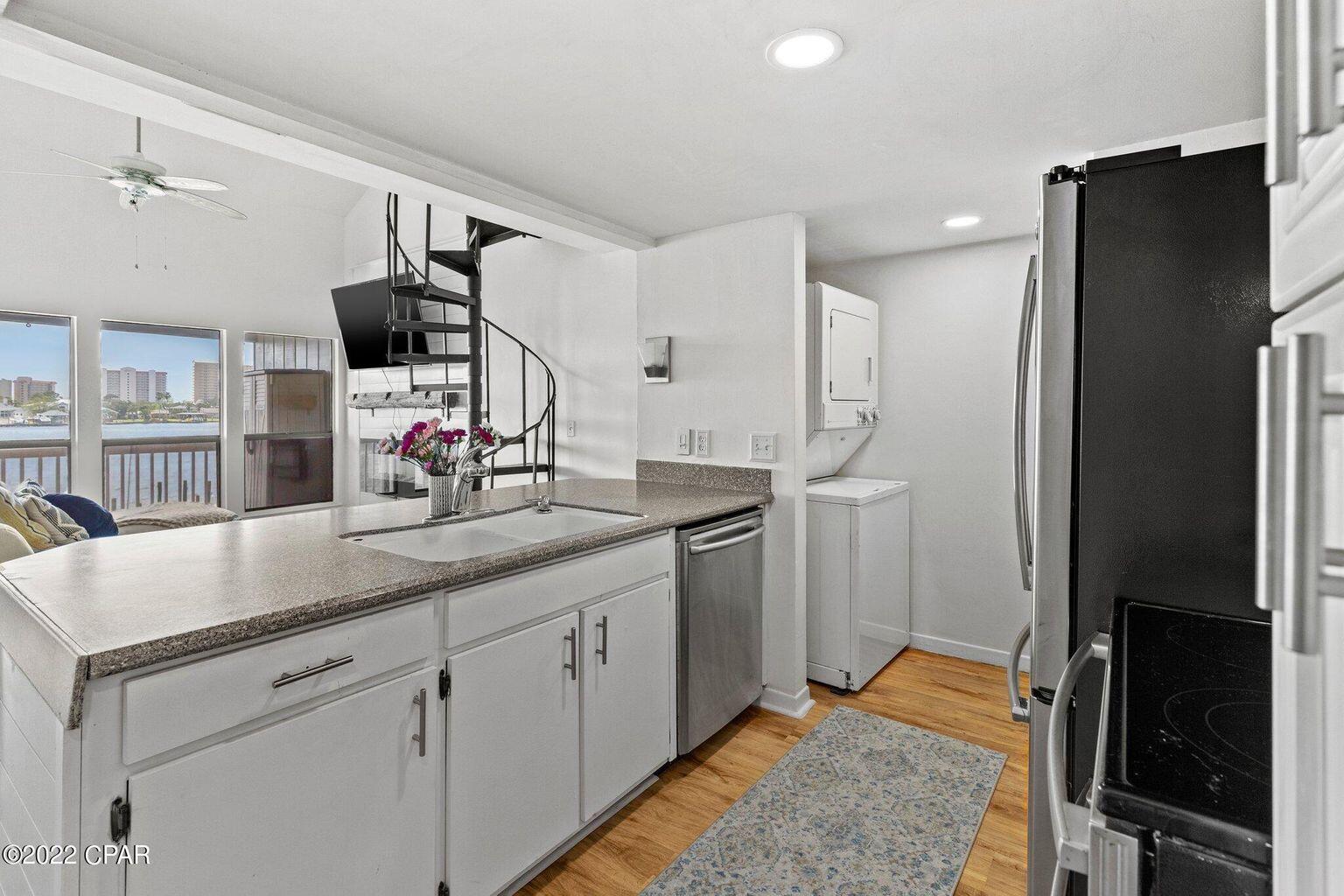 DOCKSIDE NORTH CONDO - Residential