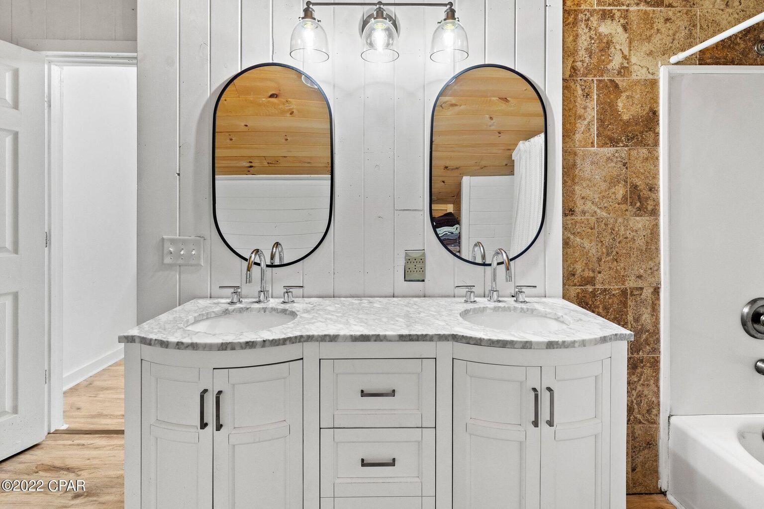 DOCKSIDE NORTH CONDO - Residential